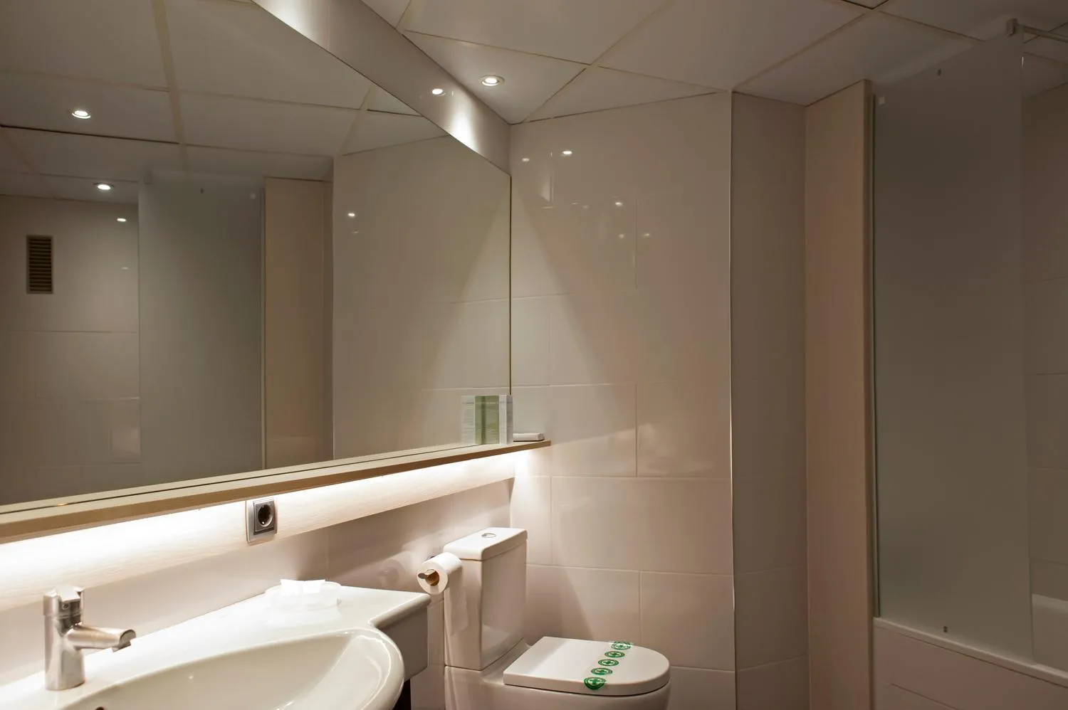 Bathroom in Hotel Bernat II 4*Sup