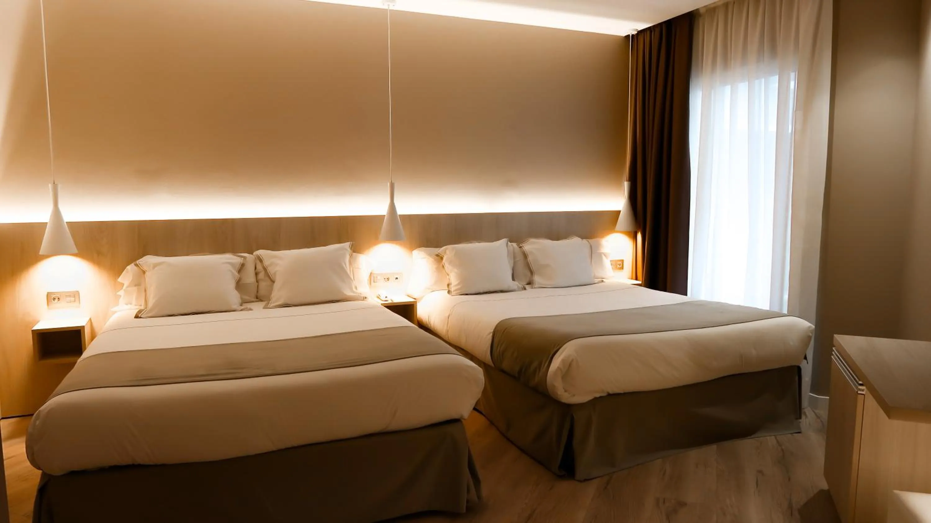 Photo of the whole room, Bed in Hotel Bernat II 4*Sup