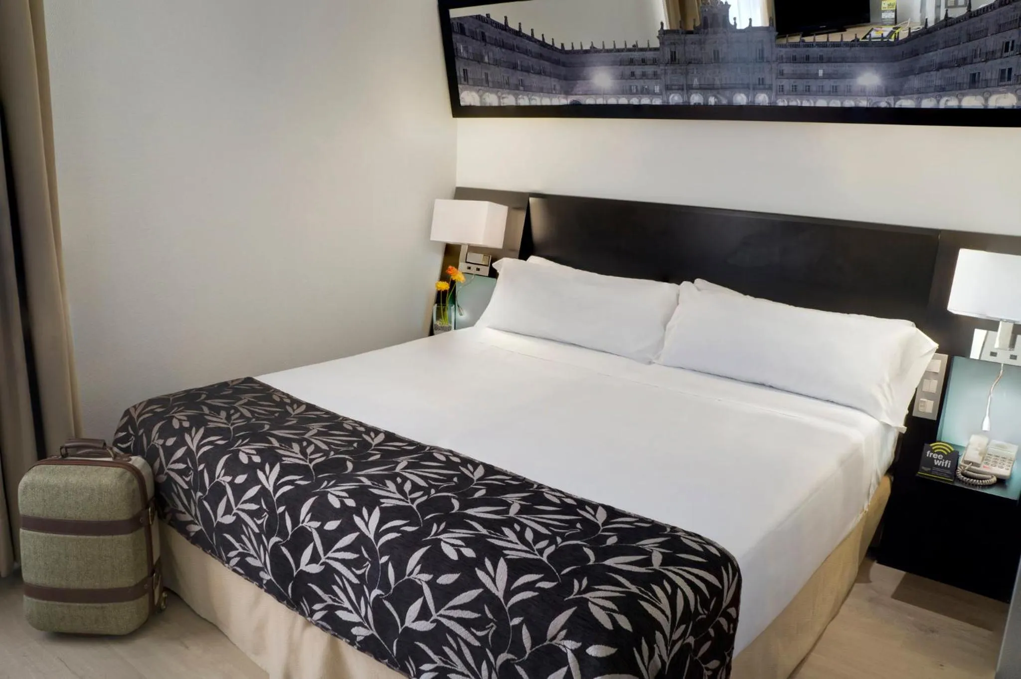 Photo of the whole room, Bed in Sercotel Las Torres