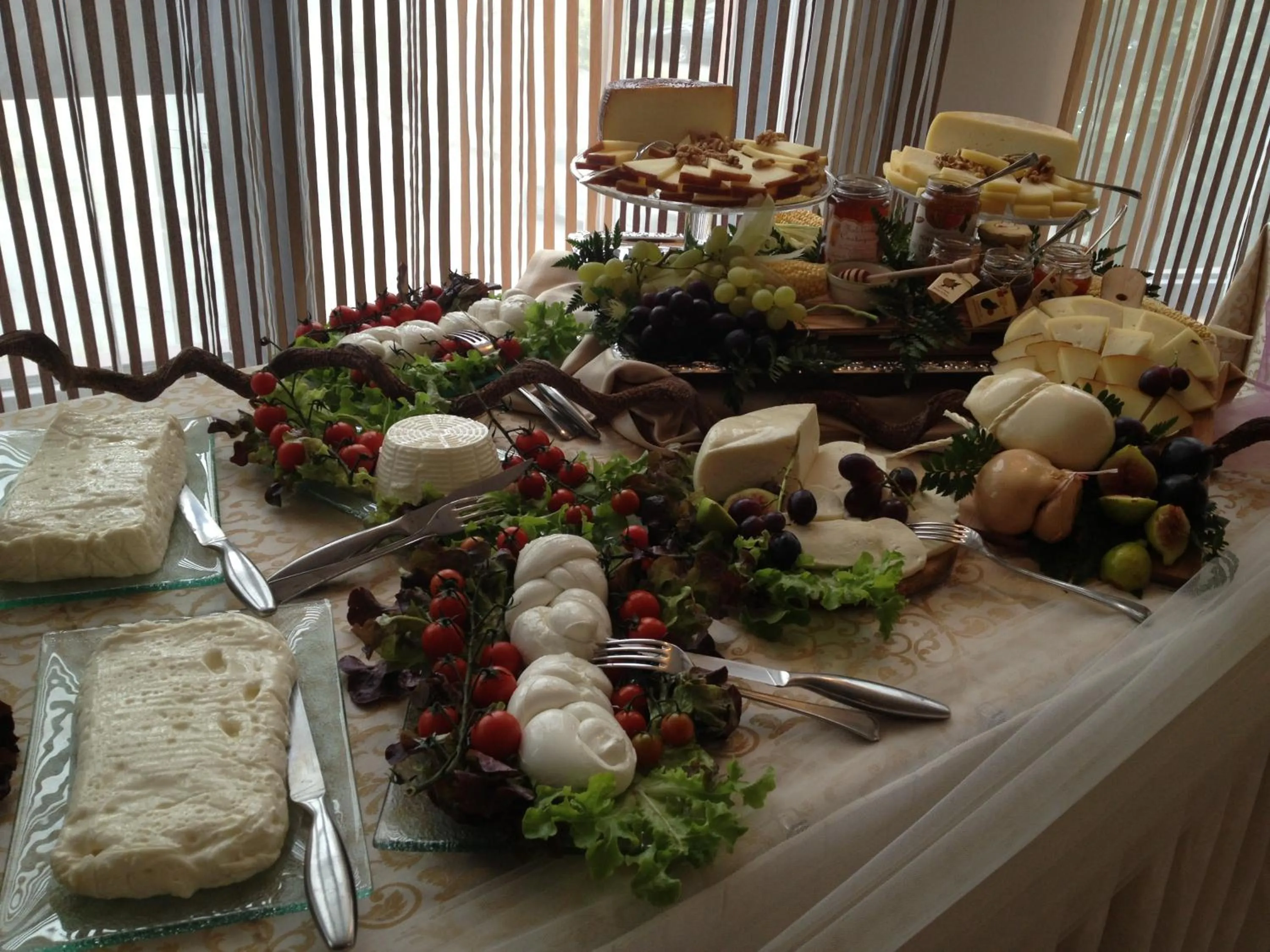 Restaurant/places to eat in Demy Hotel