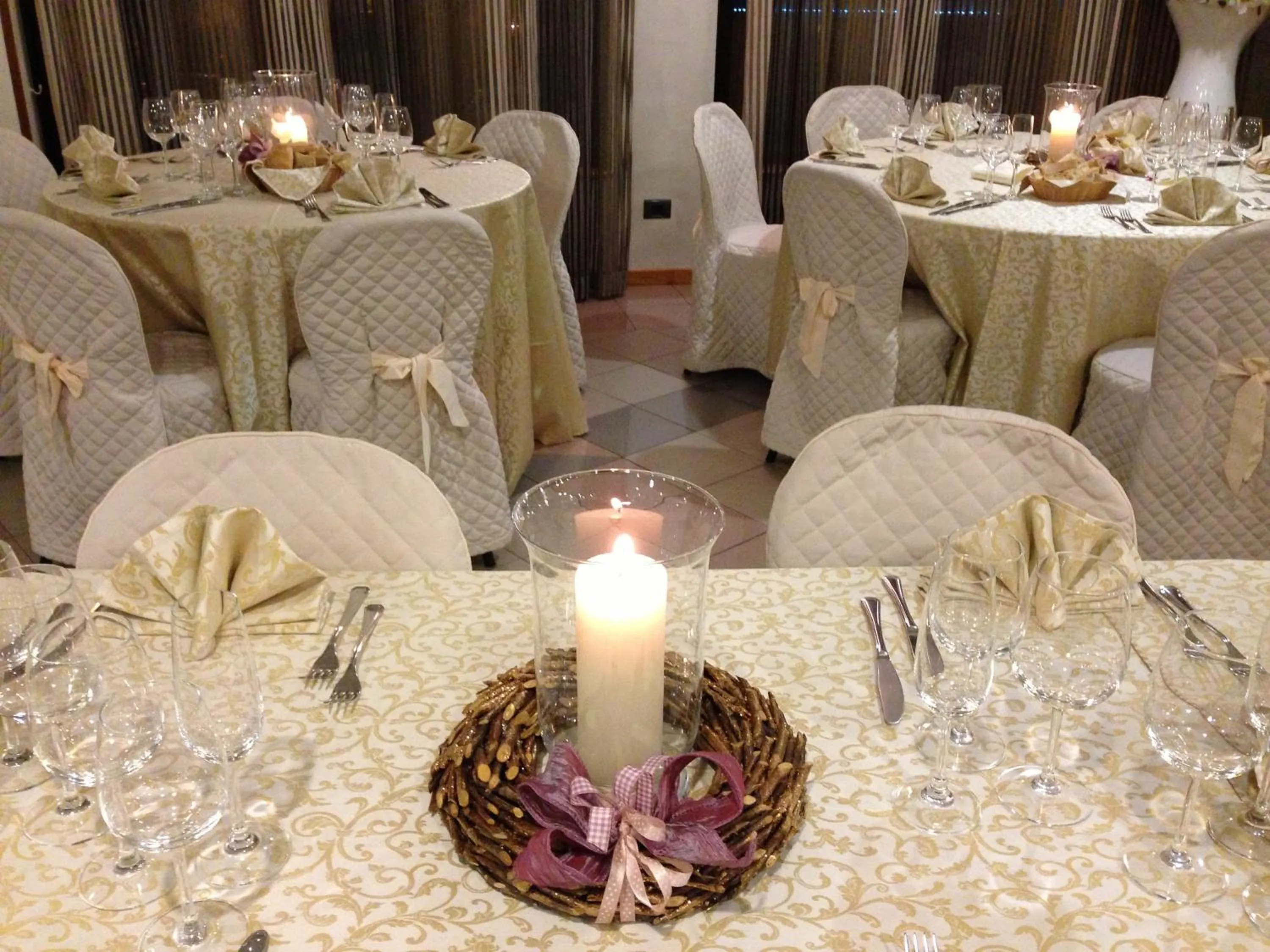 Restaurant/places to eat in Demy Hotel