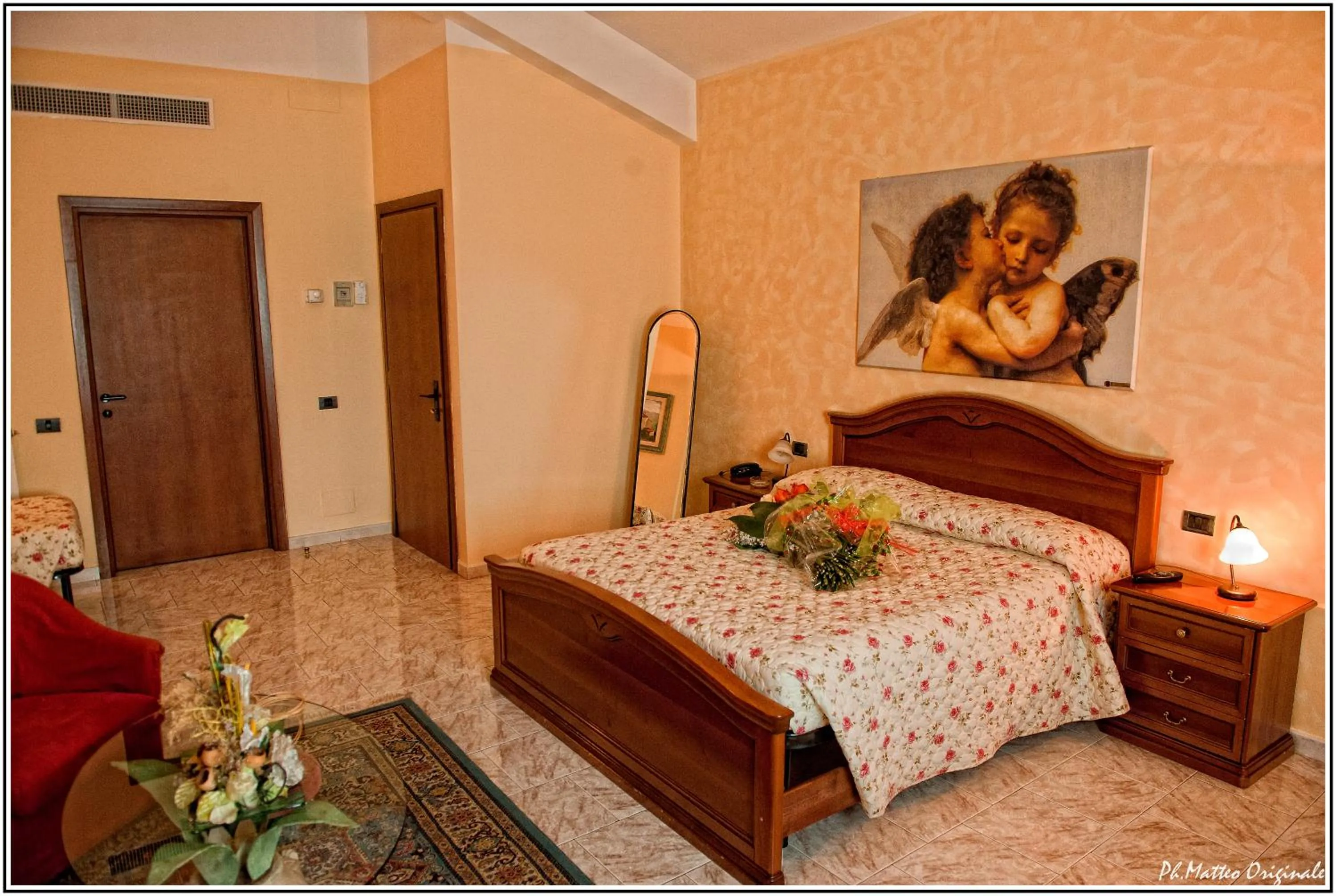 Bedroom, Bed in Demy Hotel