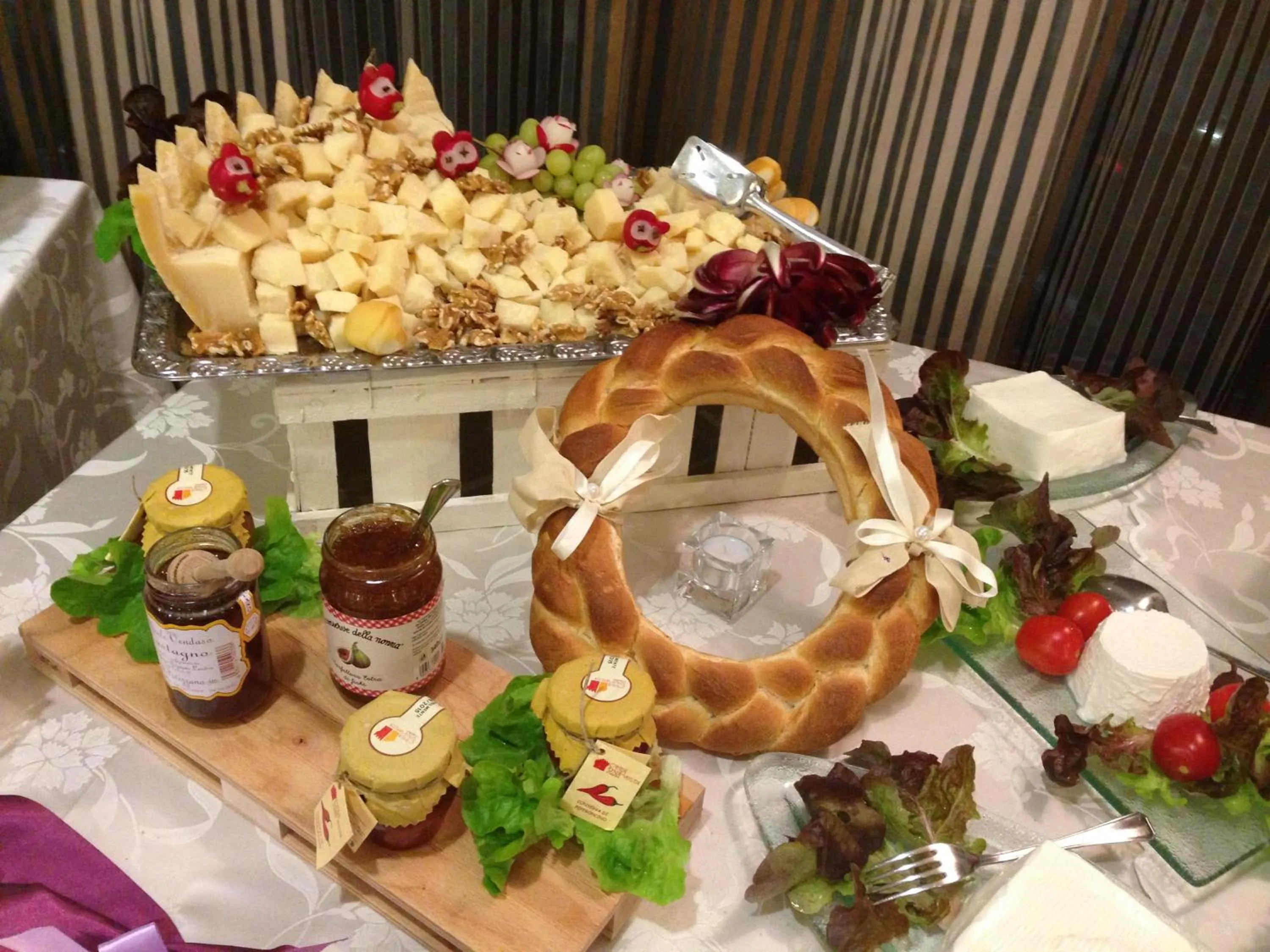 Restaurant/places to eat in Demy Hotel