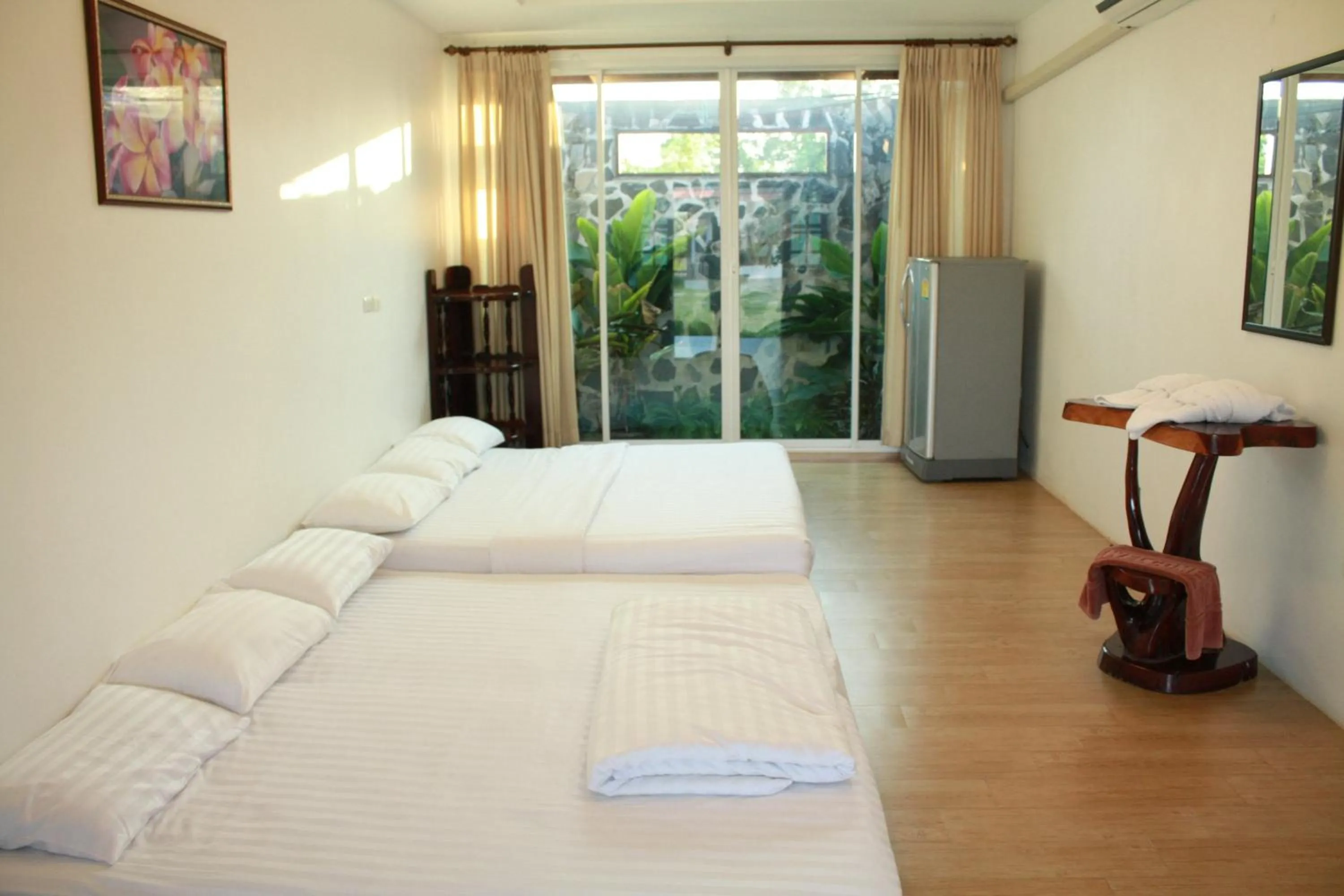 Bedroom, Bed in Waterside Resort