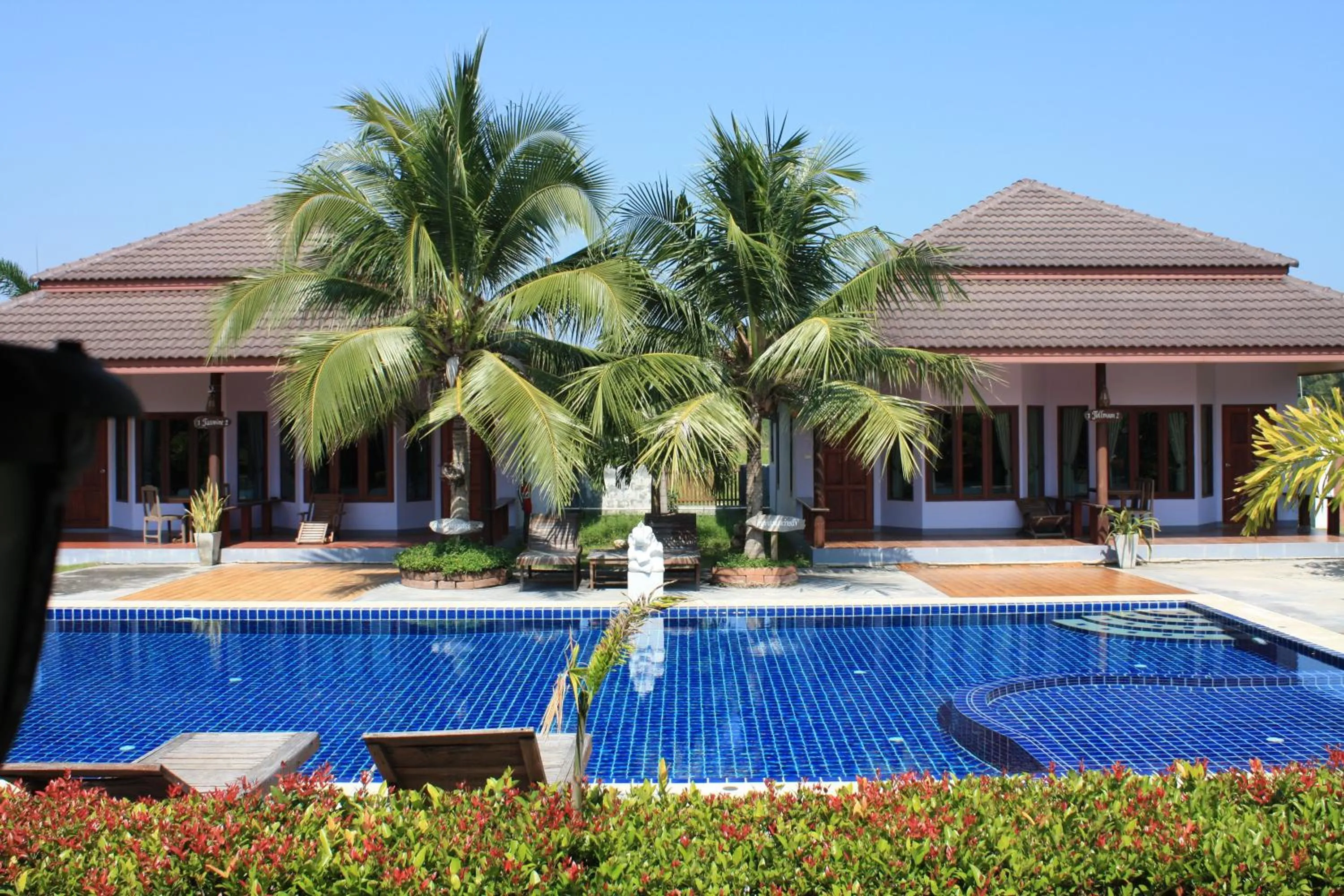 Pool view in Waterside Resort