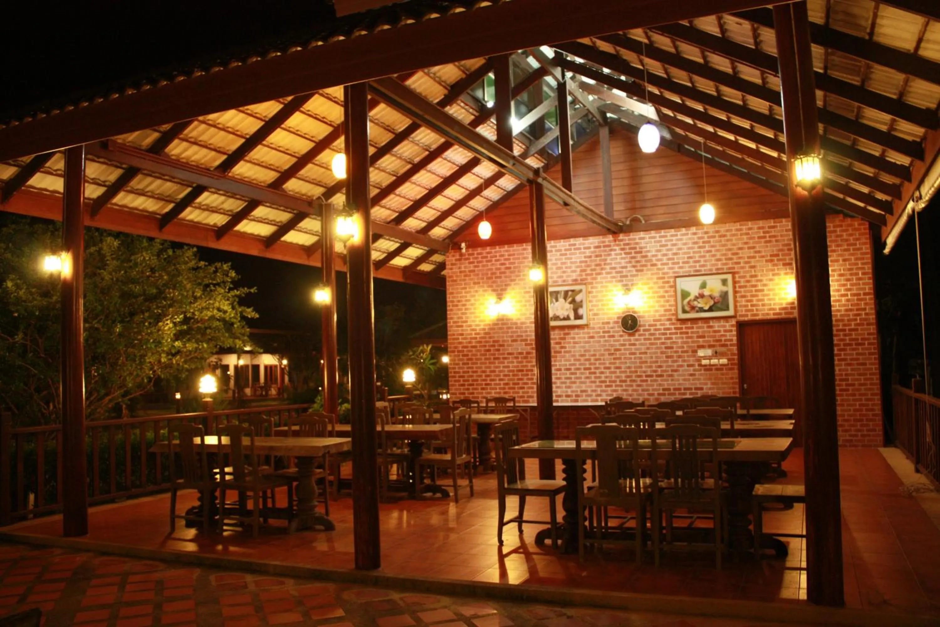 Restaurant/places to eat in Waterside Resort