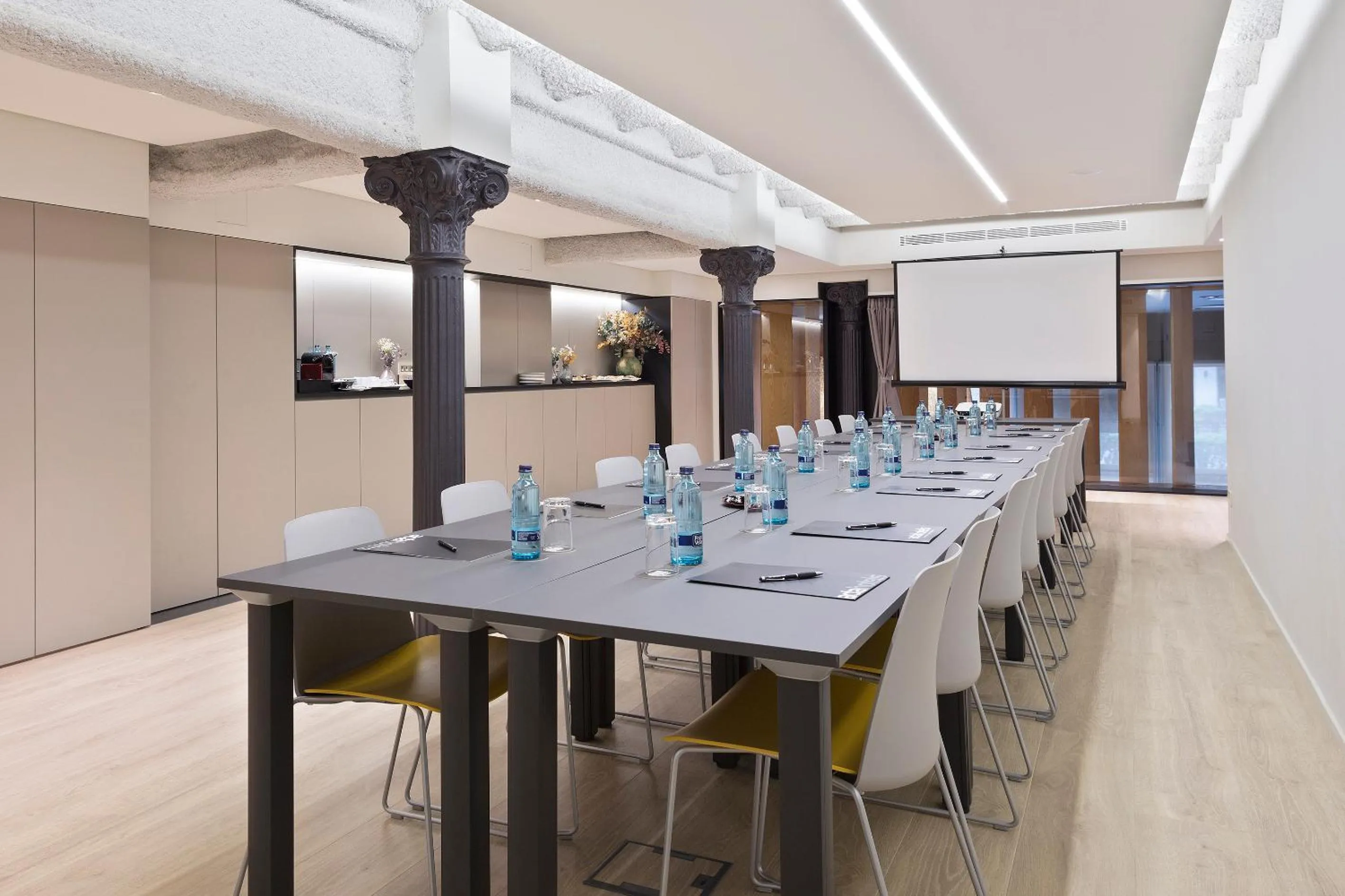 Business facilities in Acta Atrium Palace