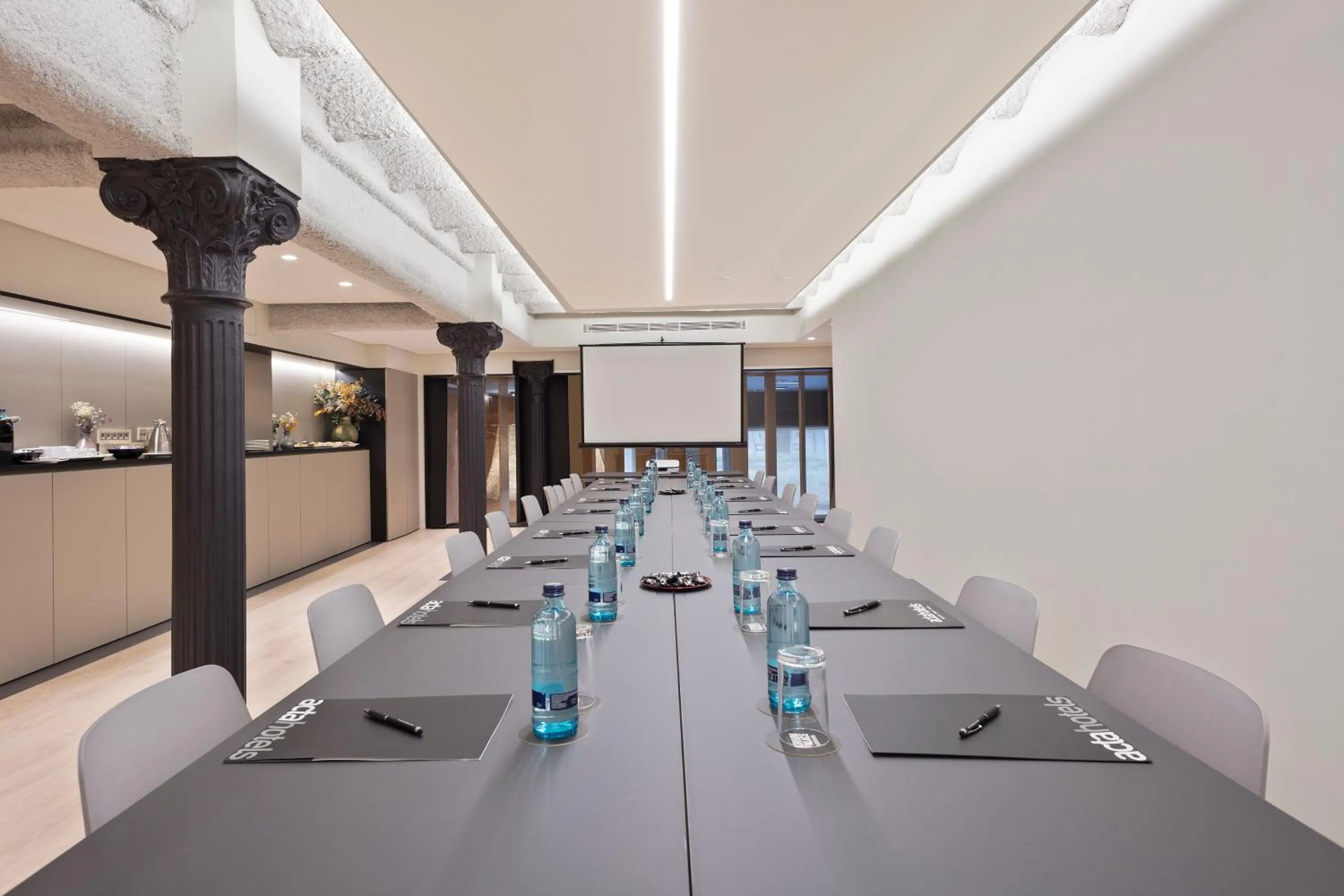 Business facilities in Acta Atrium Palace