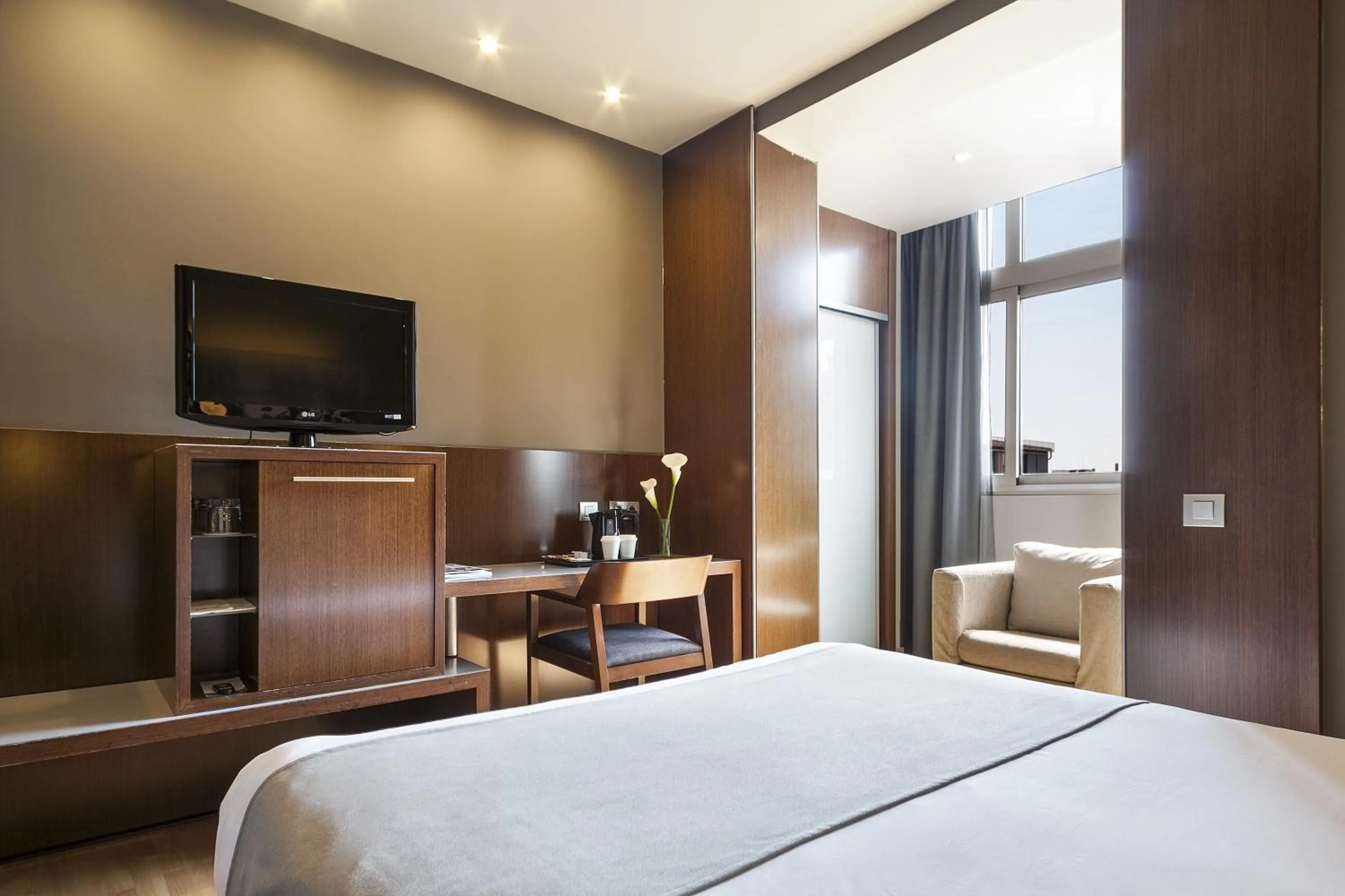 Spring, Bed in Acta Atrium Palace