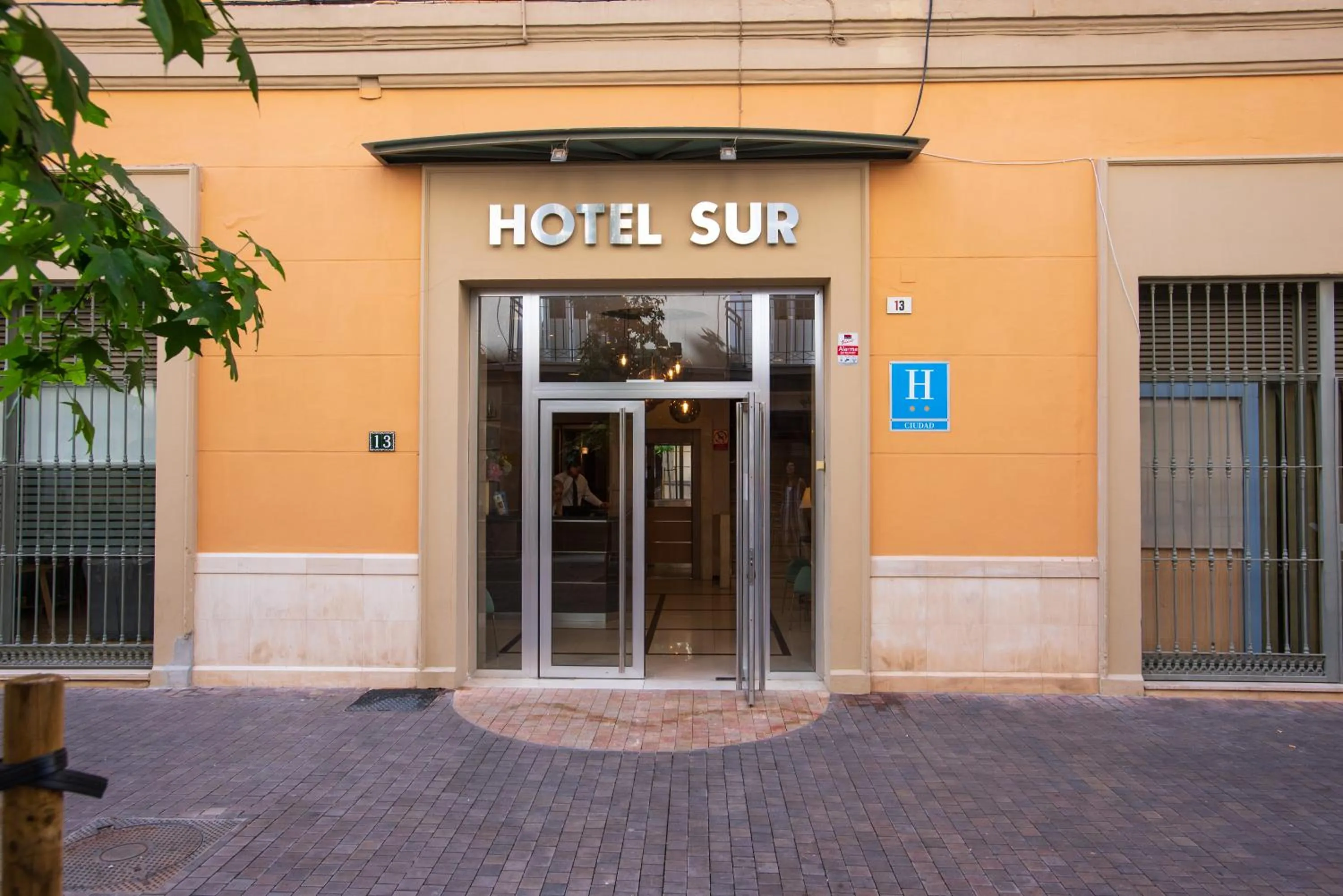 Facade/entrance in Hotel Sur Málaga