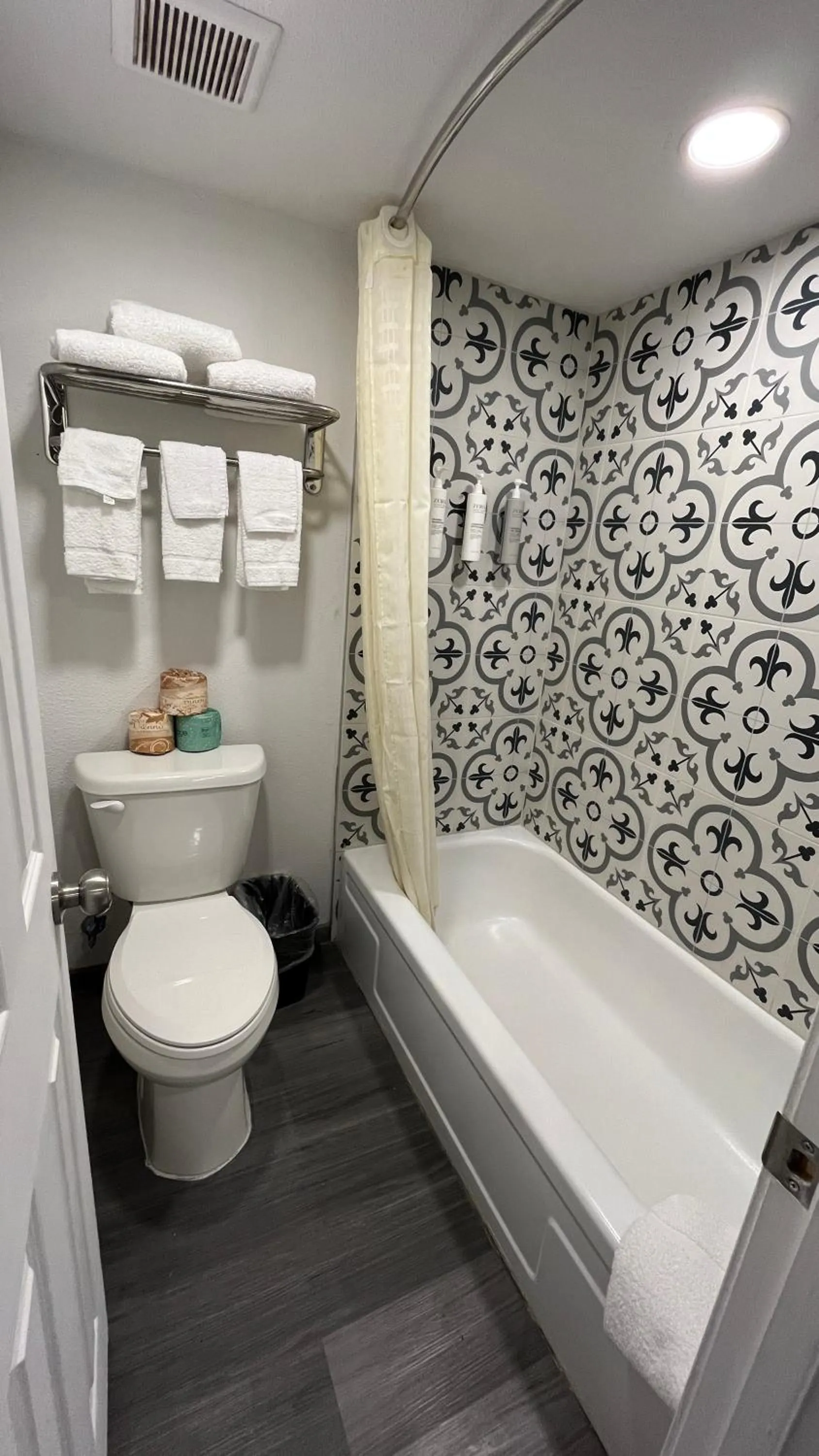 Shower in Town Place Studio