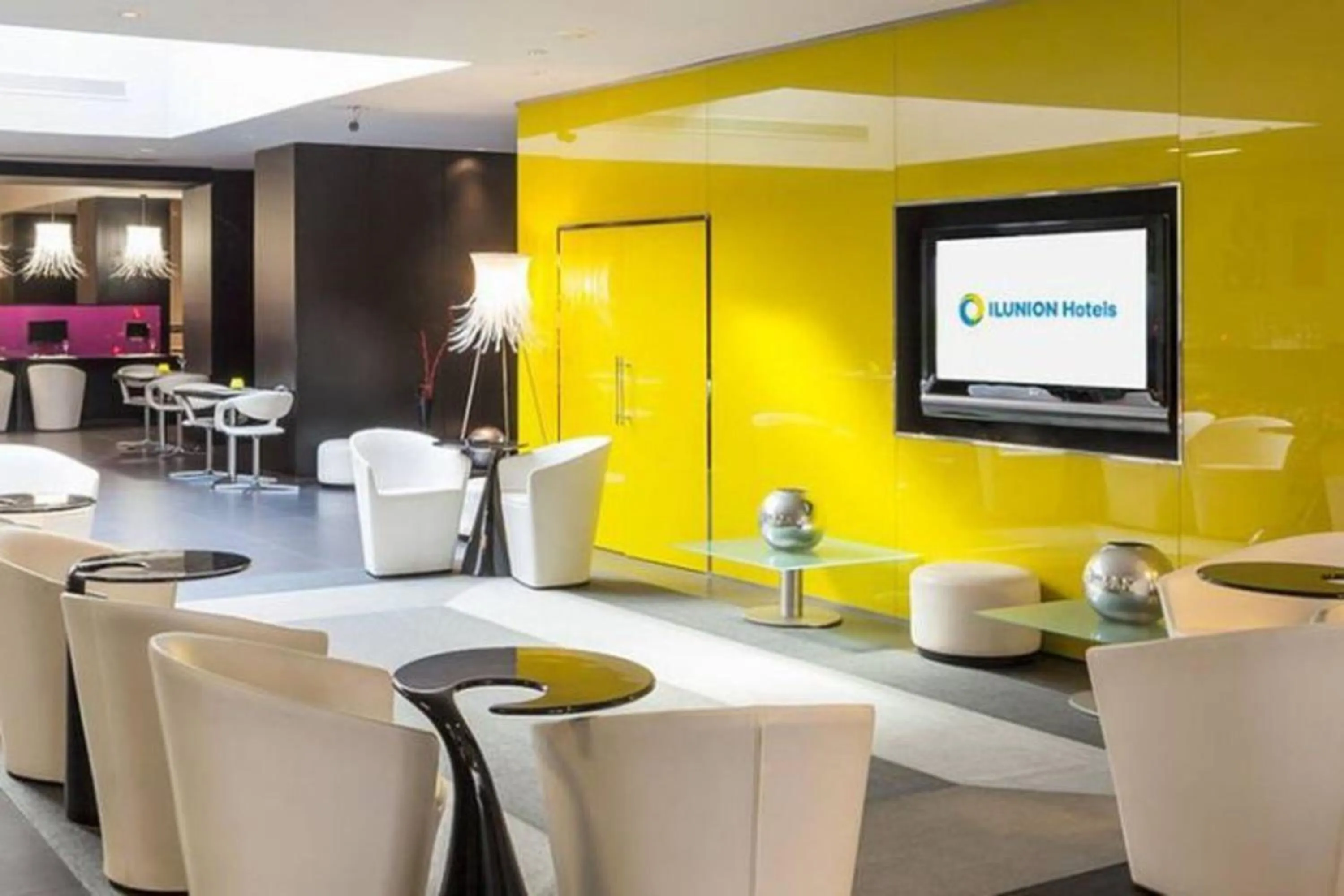 Property building in Ilunion Bel-Art