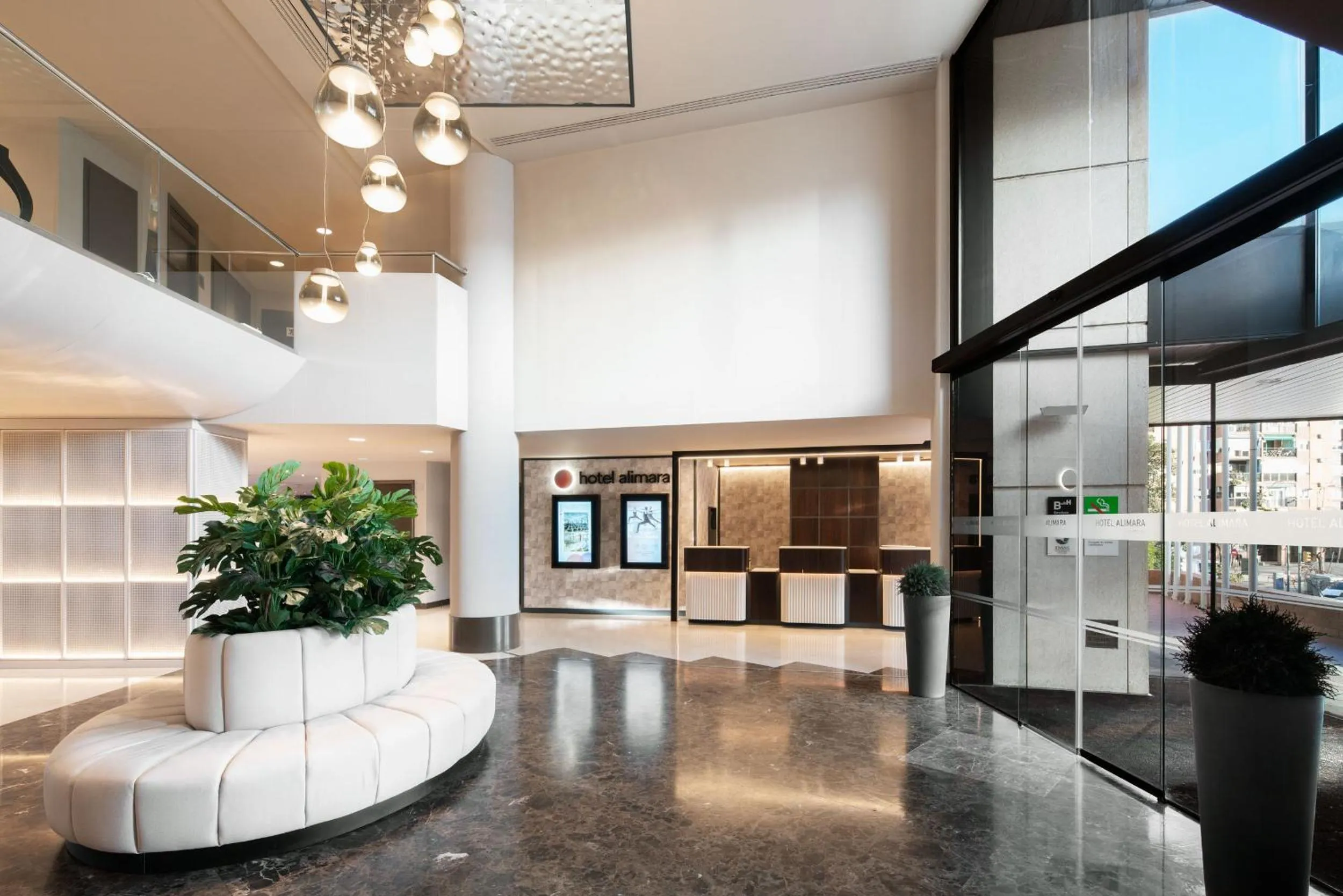 Lobby or reception in Hotel Alimara