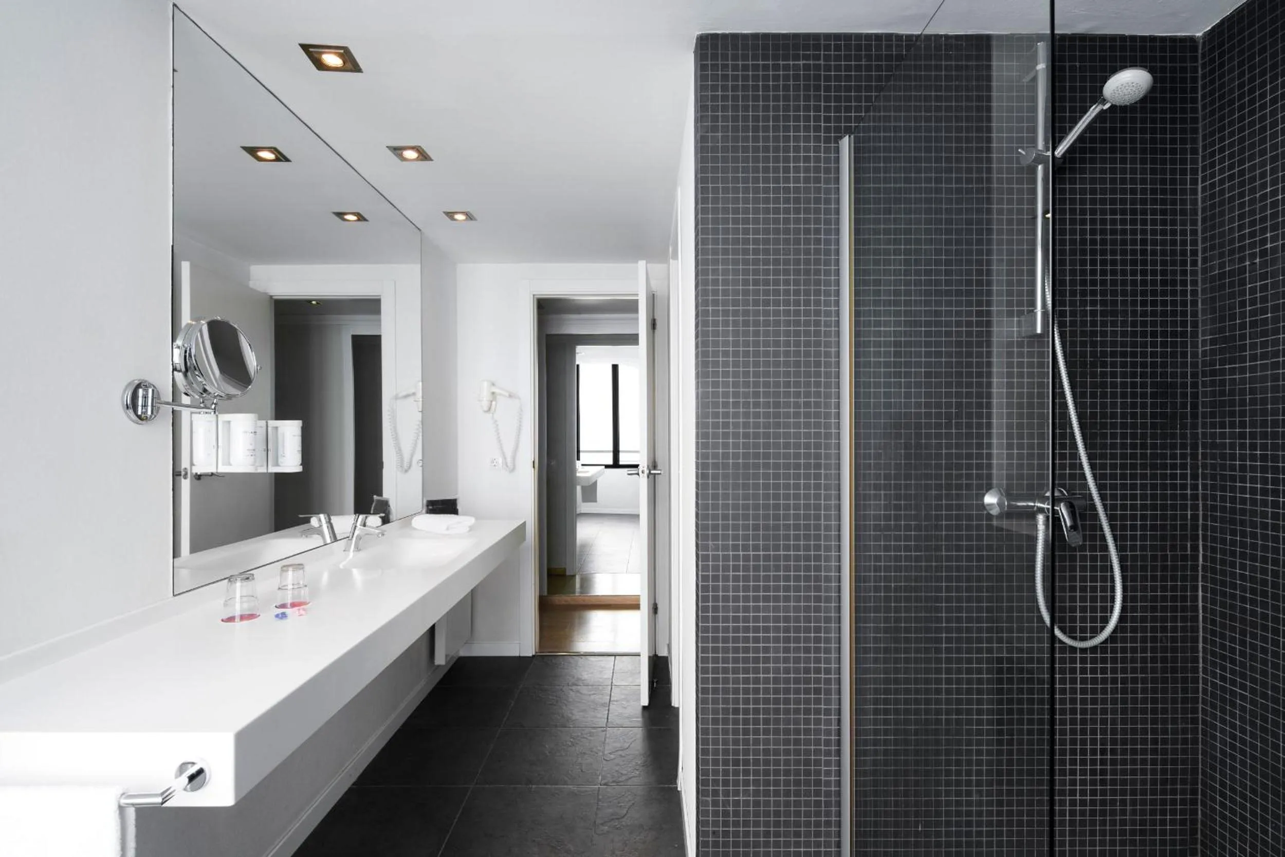 Bathroom in Hotel Alimara