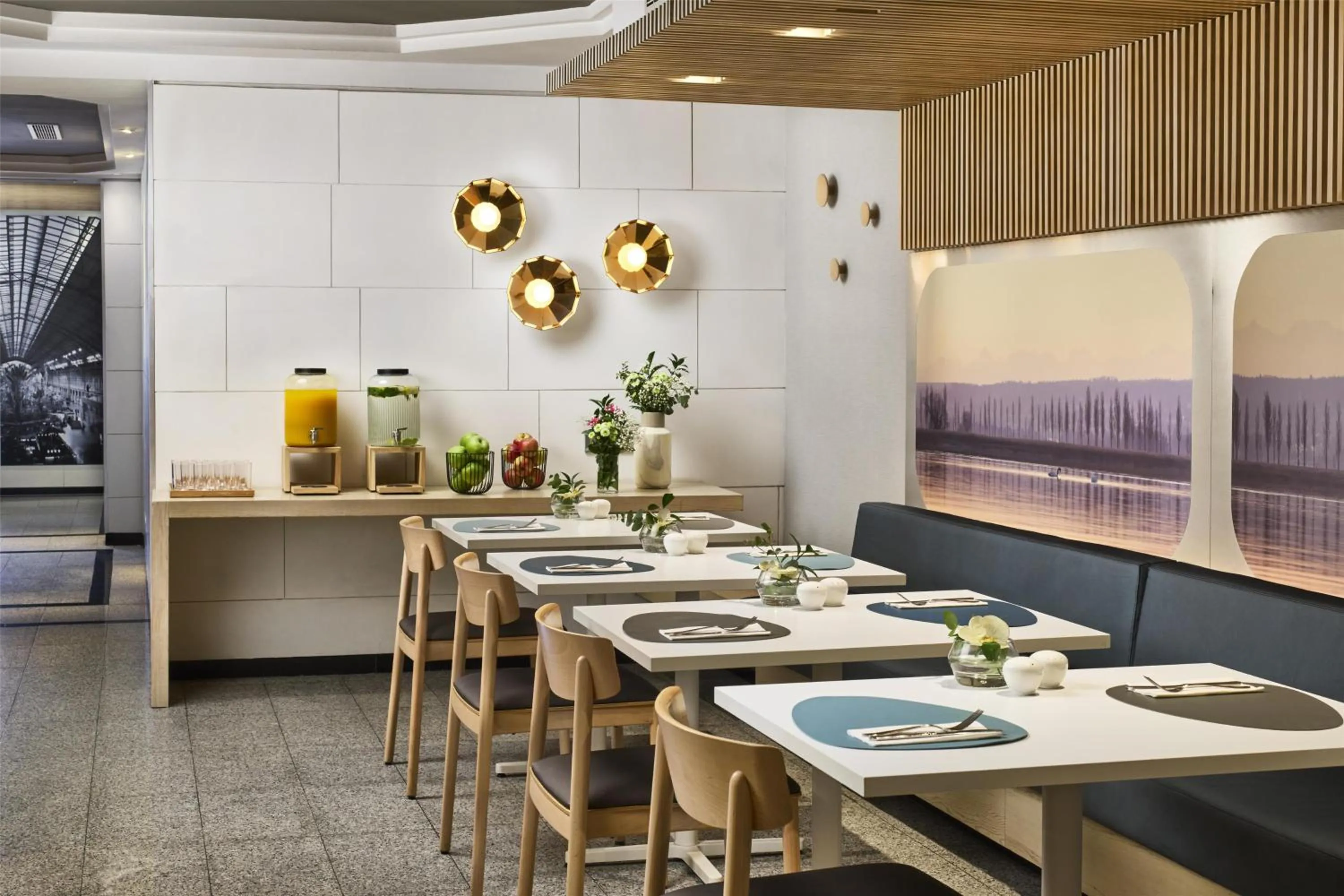 Restaurant/places to eat in NH Madrid Atocha