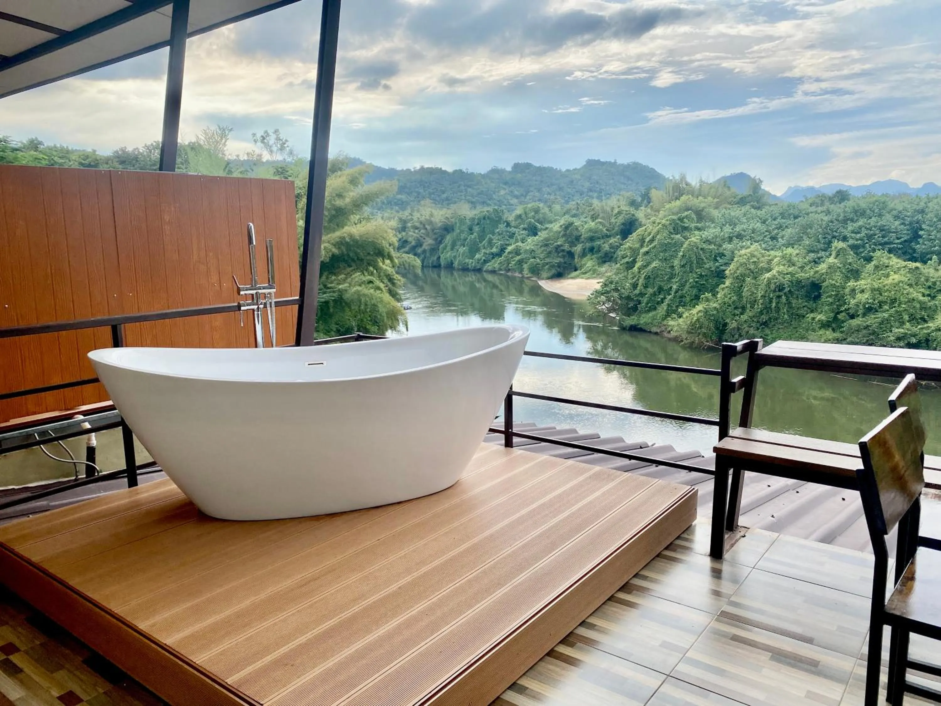 Hot Tub in Kwainoy Riverpark