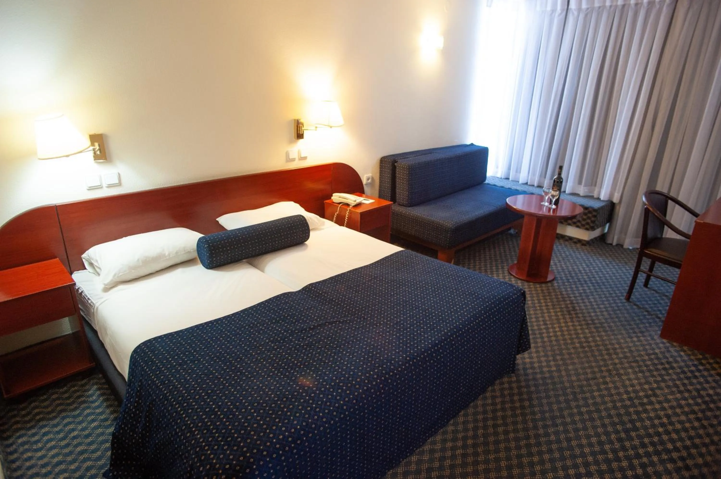 Seating area, Bed in King Solomon Hotel Tiberias