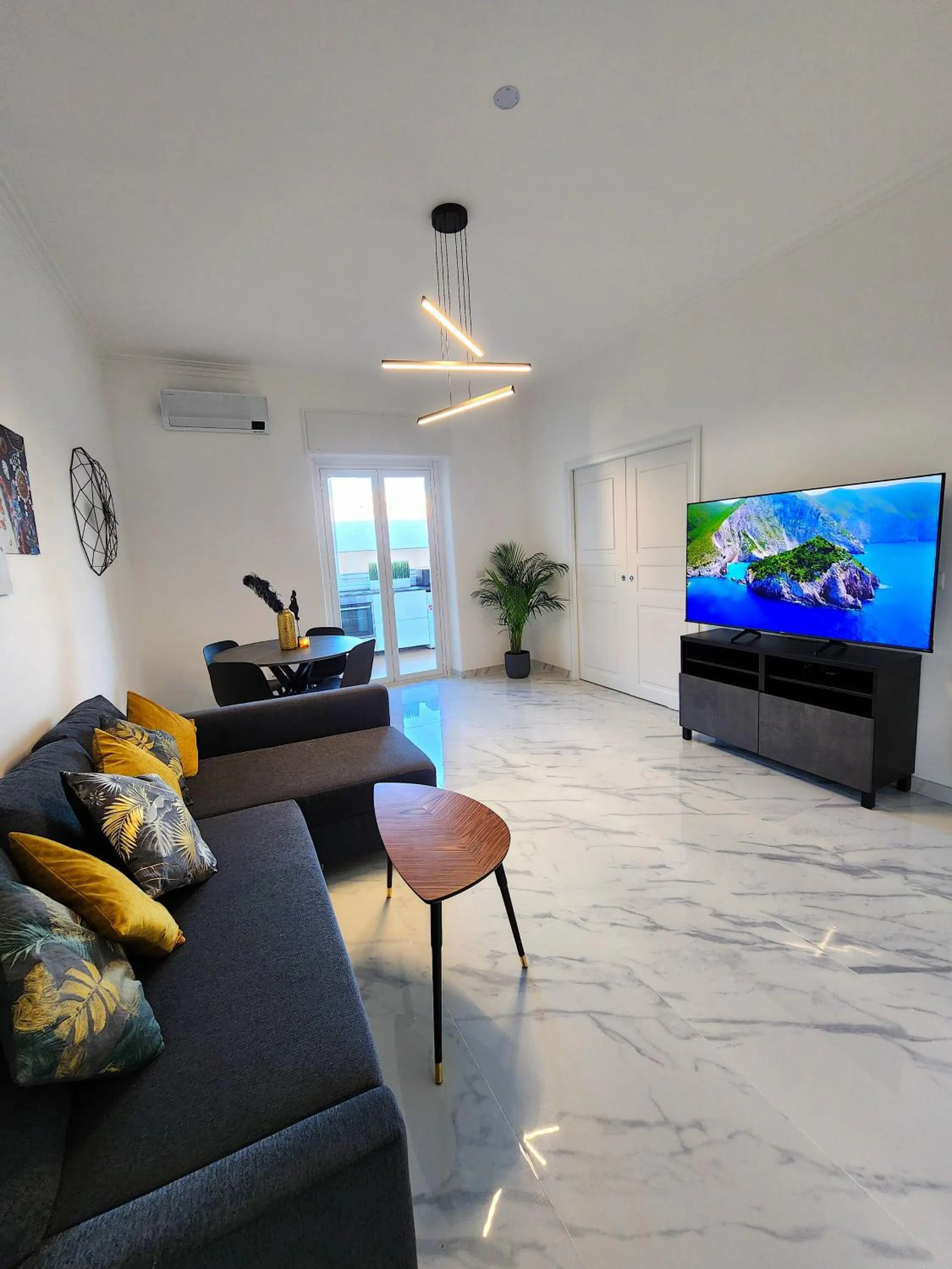 TV and multimedia in BACARDI Lungomare - Modern apartment near the sea