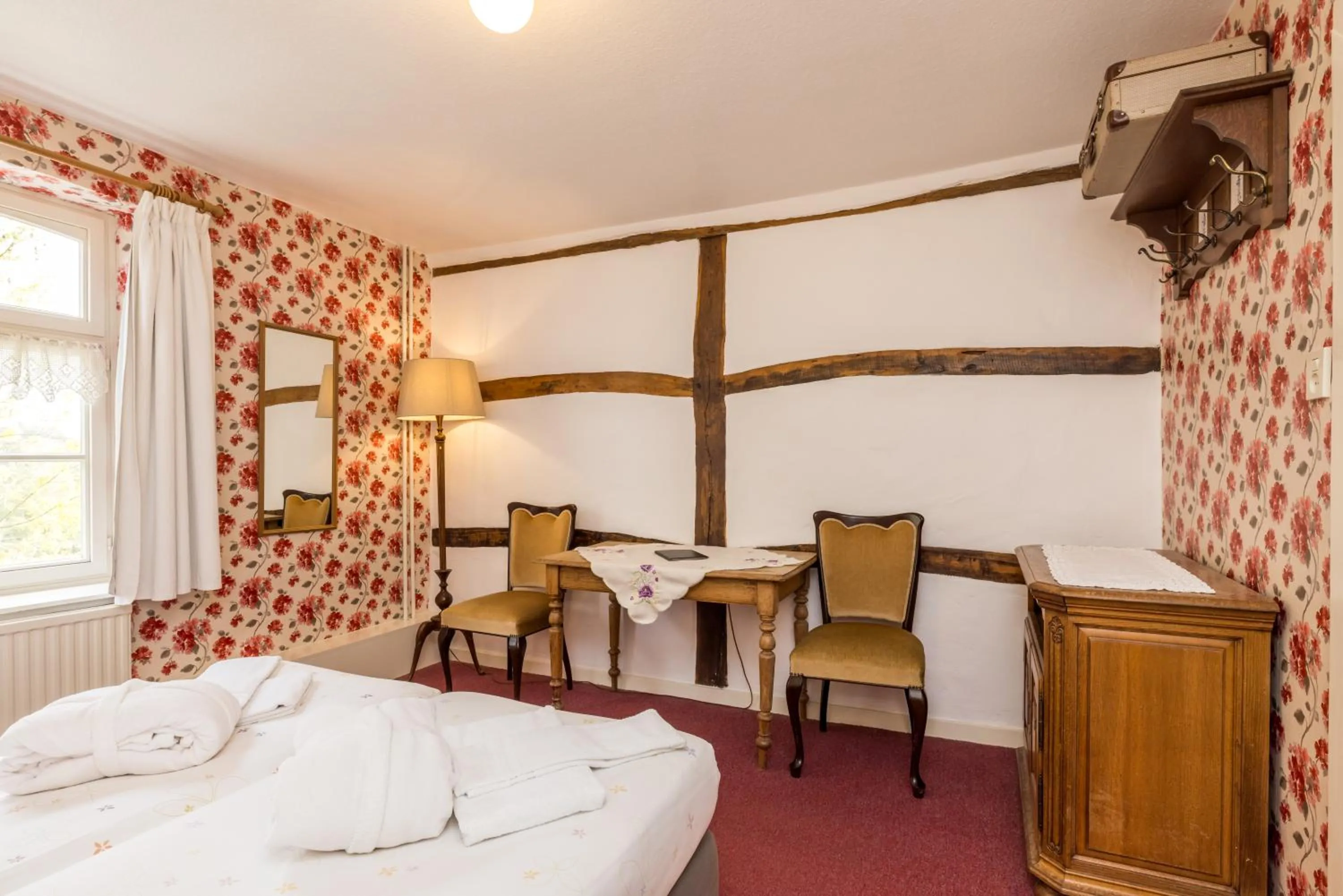 Seating area, Bed in Hotel,Herberg & Appartementen de Smidse