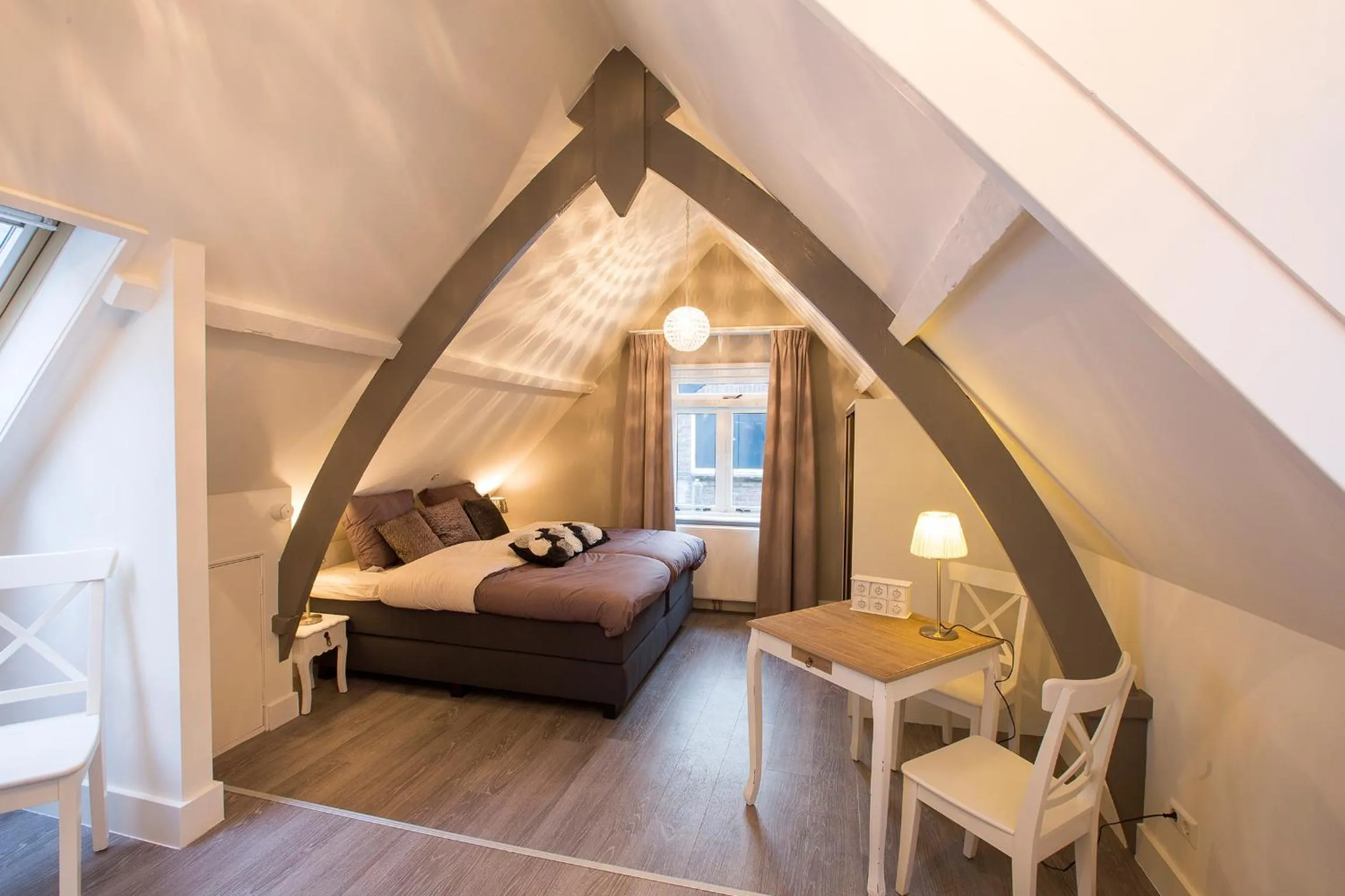 Bed in Bed & Breakfast De Vier Seizoenen