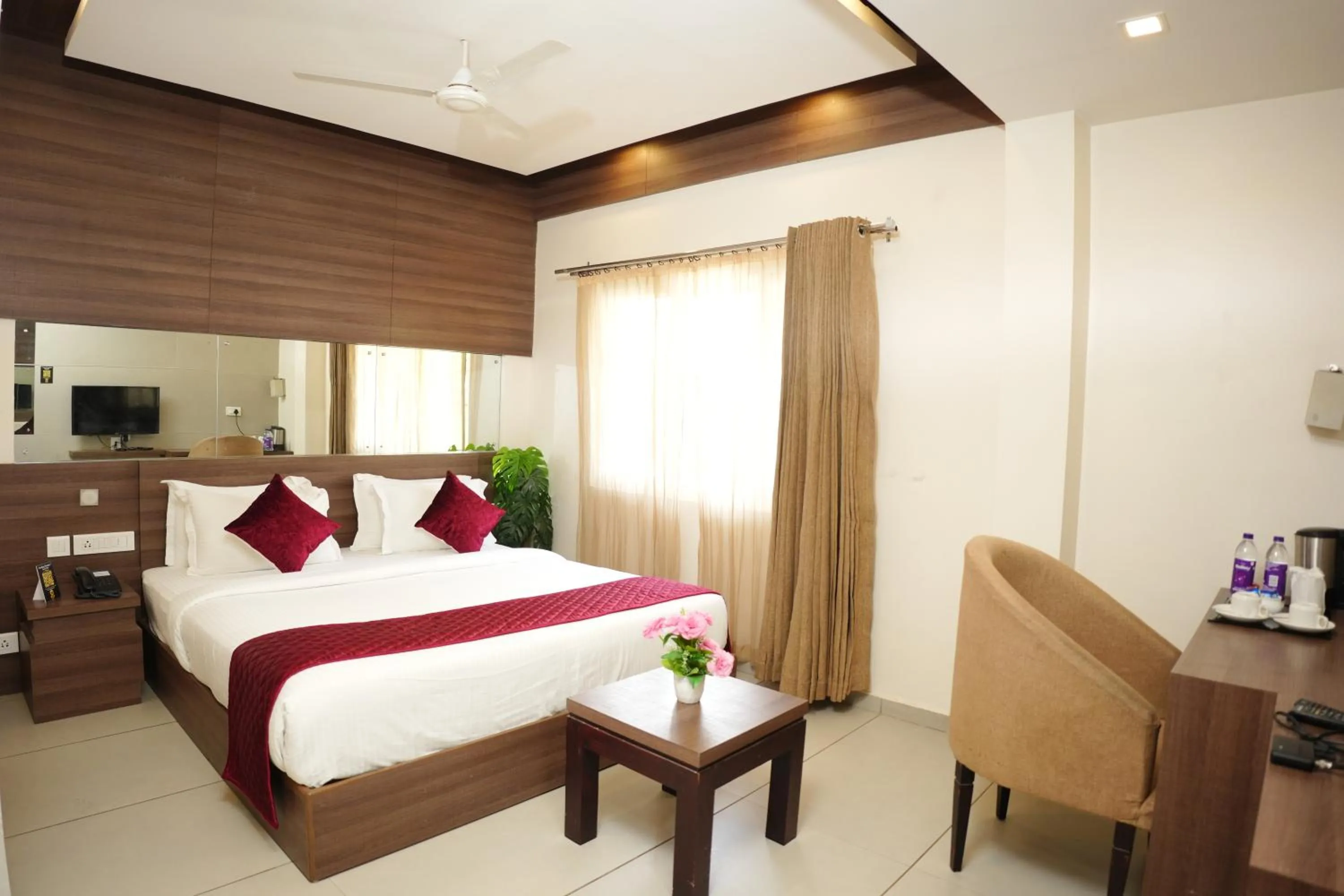 Bedroom, Bed in Hotel Palmyra Grand Inn - Kochi