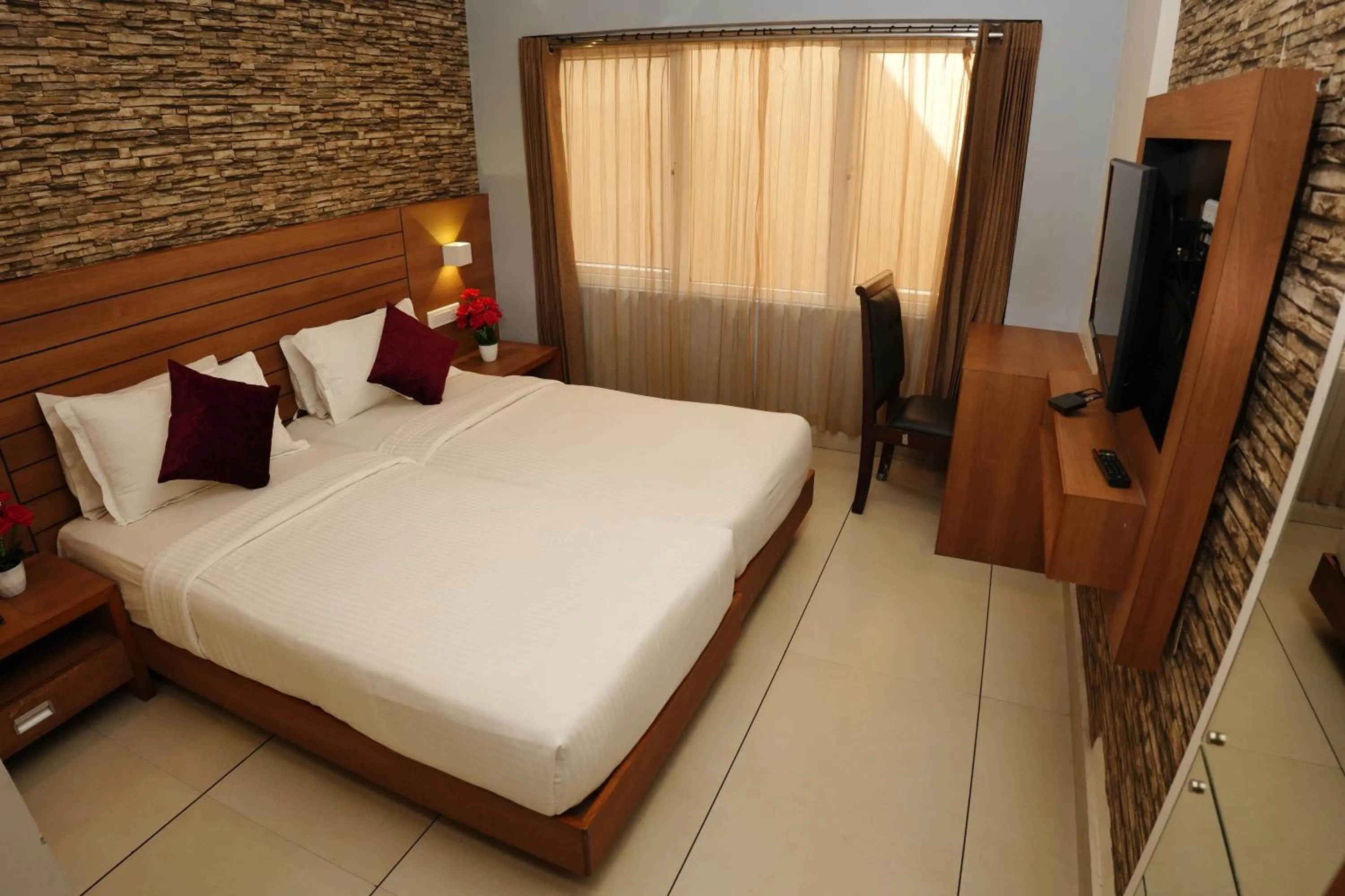 Photo of the whole room, Bed in Hotel Palmyra Grand Inn - Kochi