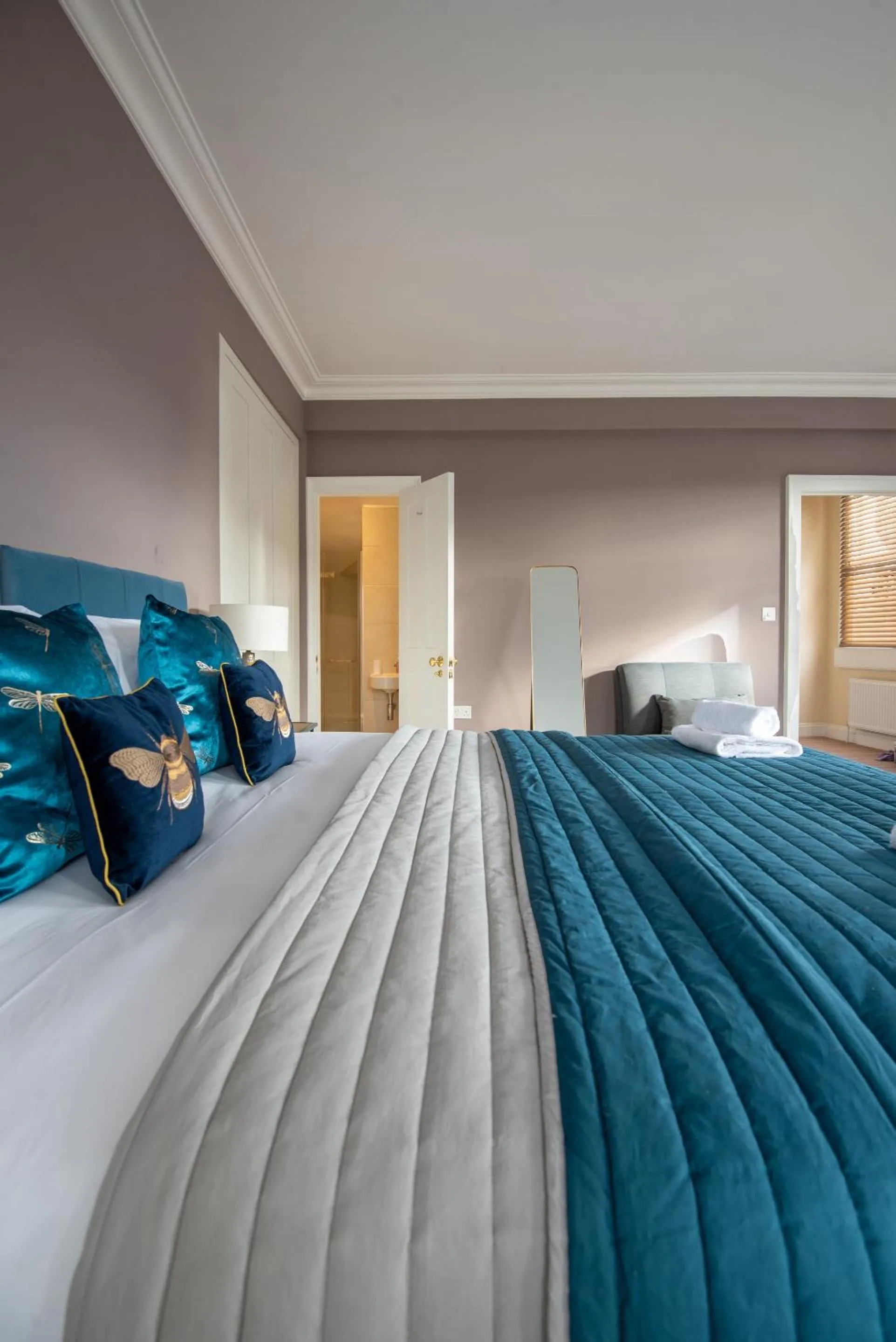 Bedroom, Bed in Dream Stays Bath - Barton House