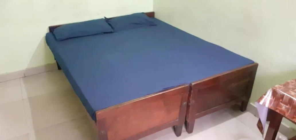 Bed in JEENA MOTEL