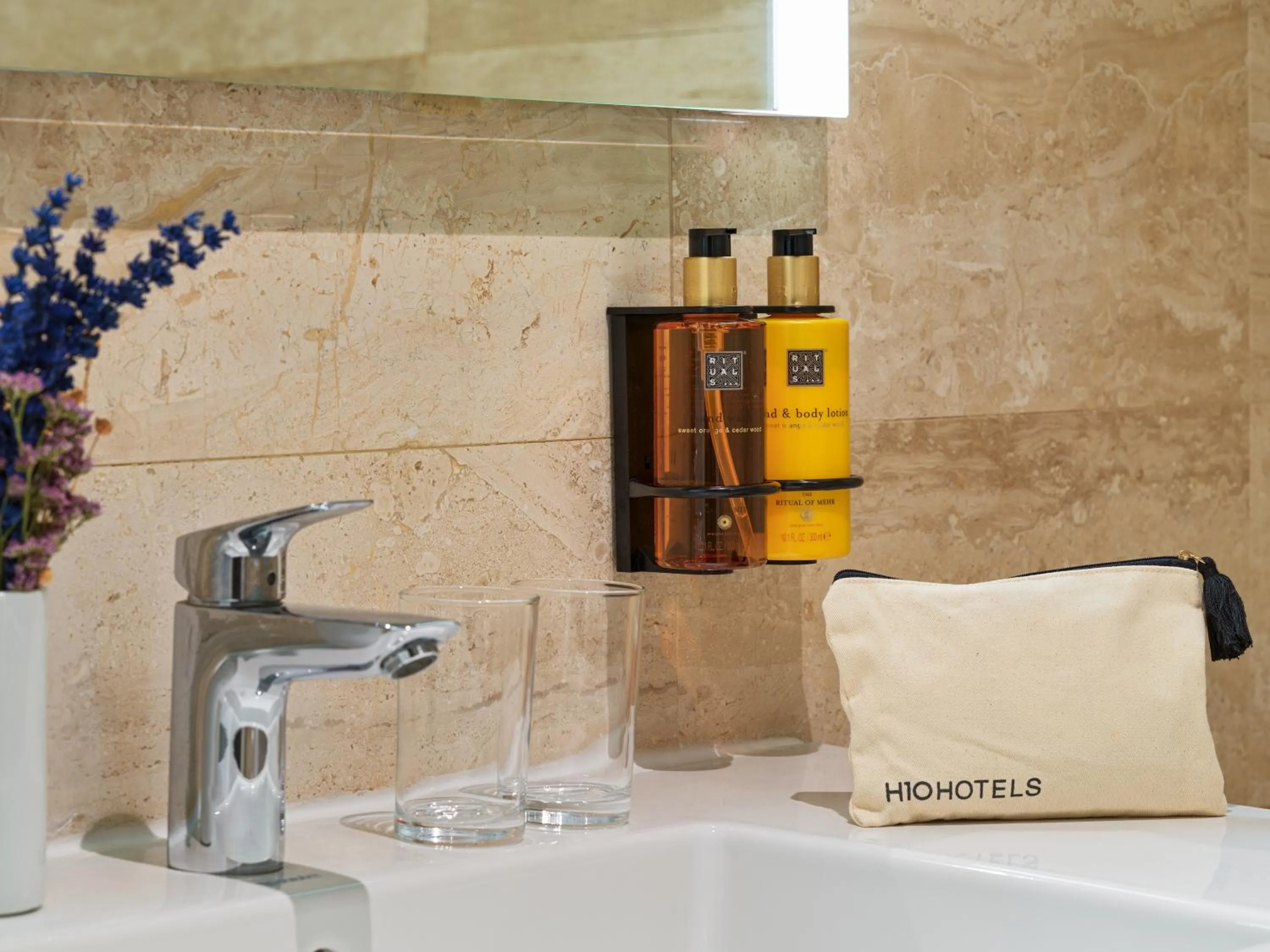 Bathroom in Boutique Hotel H10 Montcada