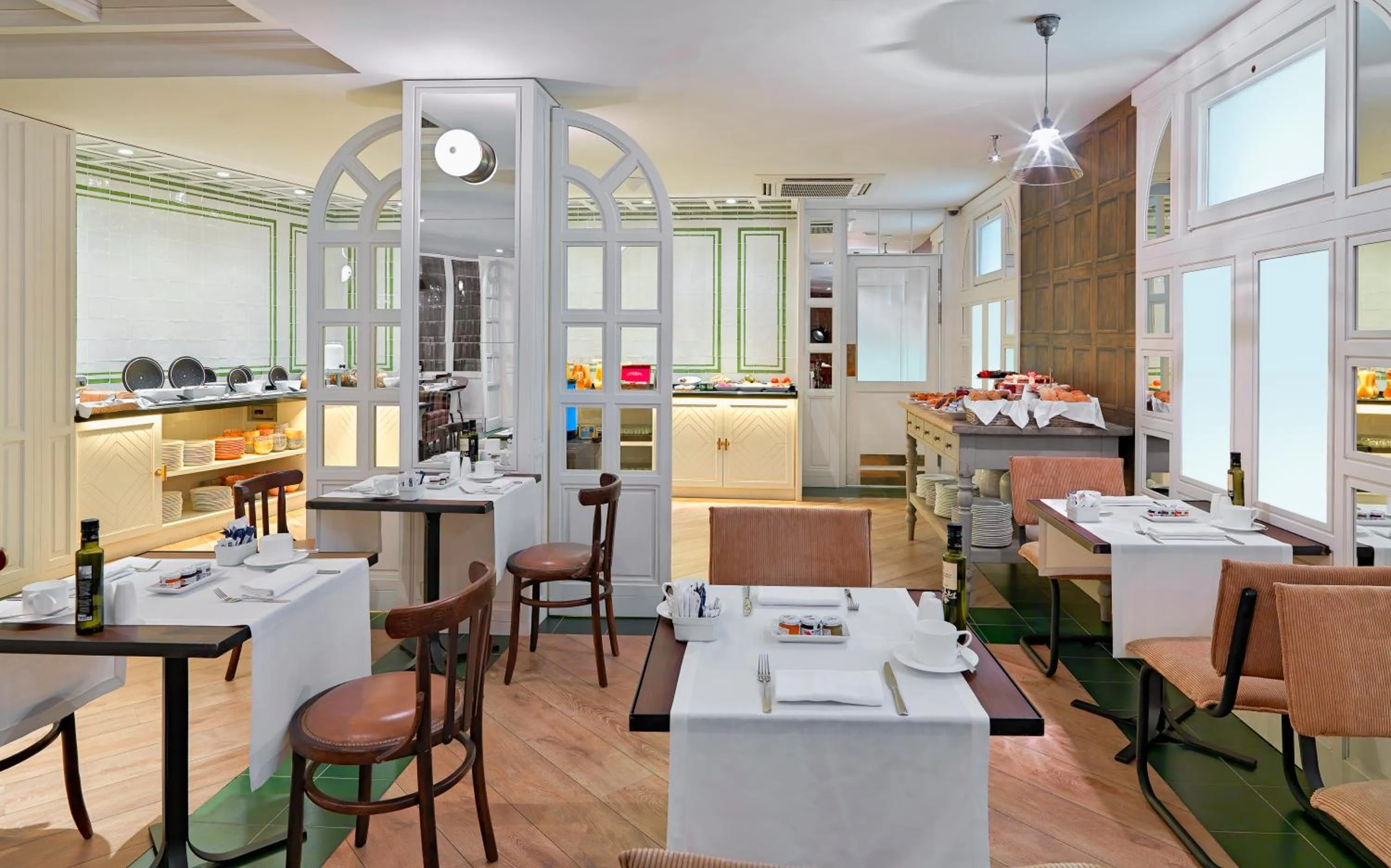 Restaurant/places to eat in Boutique Hotel H10 Montcada