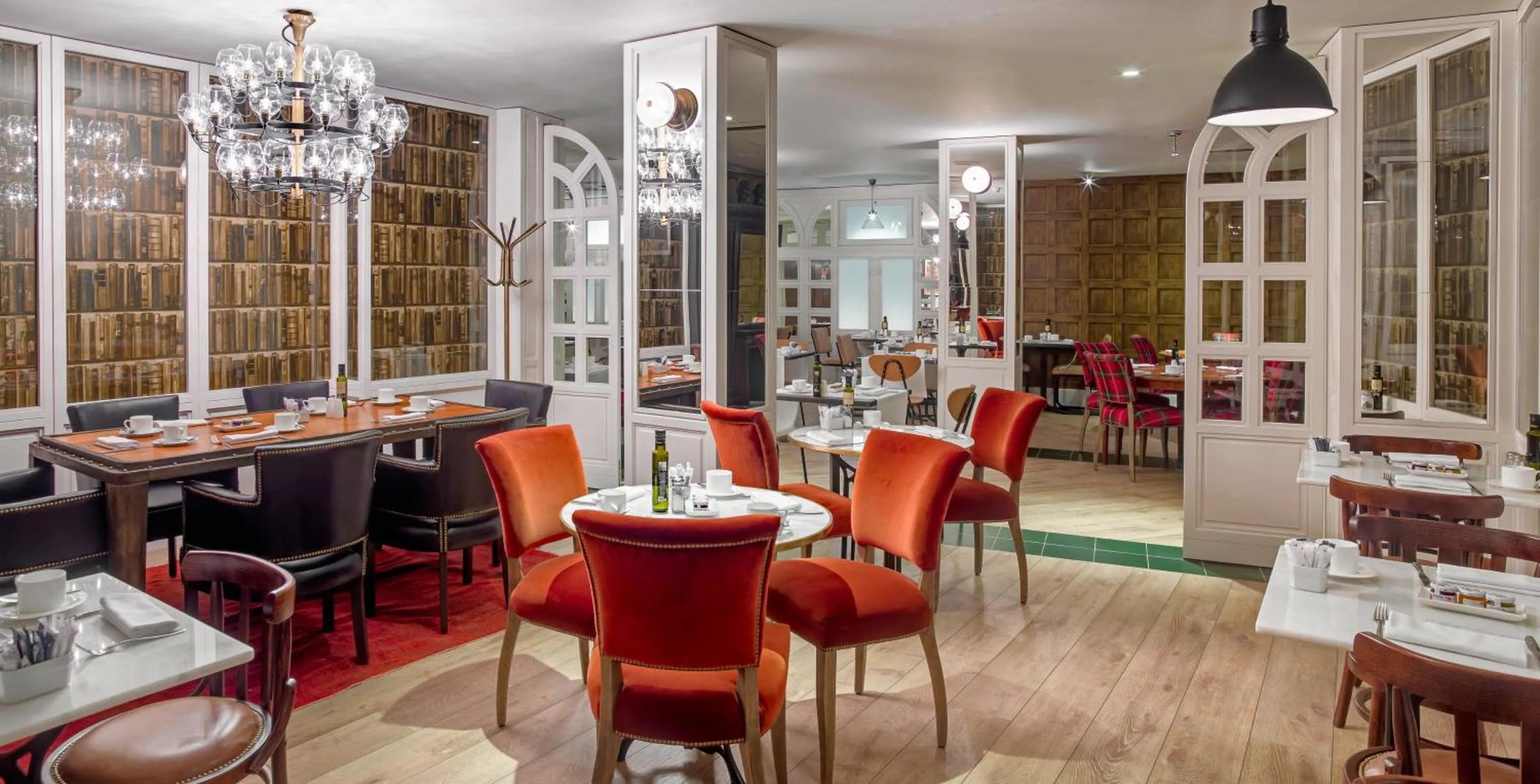 Restaurant/places to eat in Boutique Hotel H10 Montcada