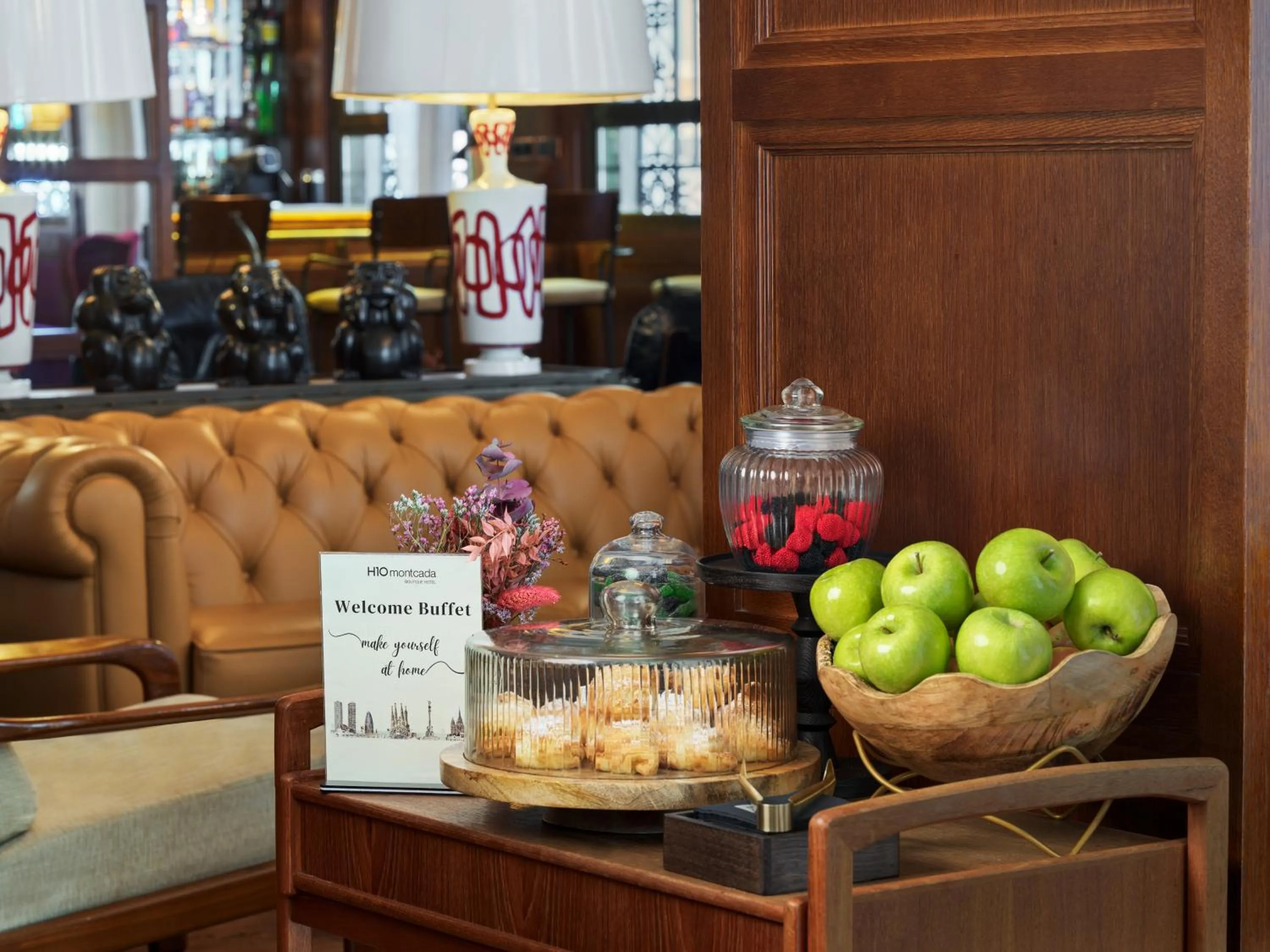 Lobby or reception in Boutique Hotel H10 Montcada