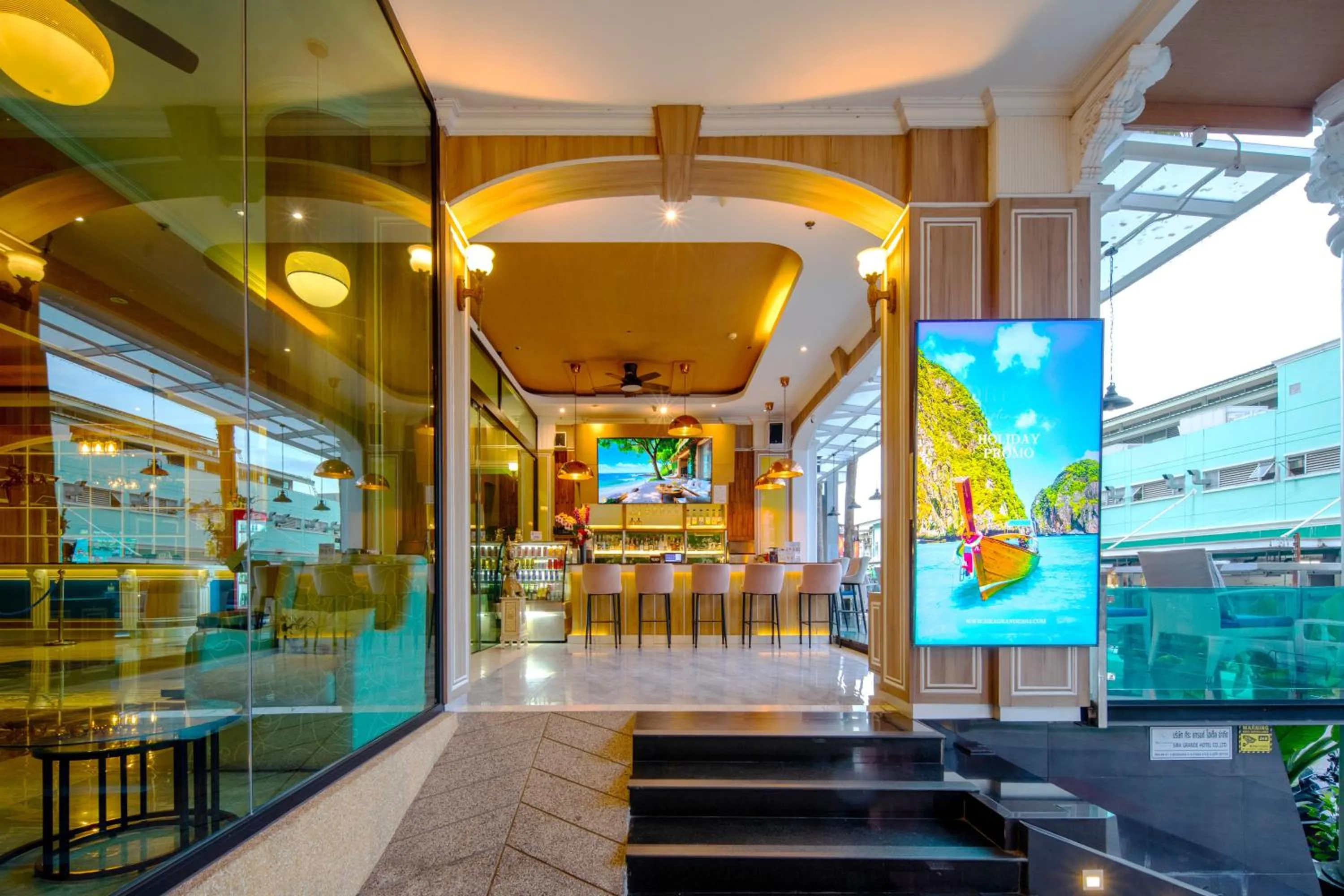 Communal lounge/ TV room in Sira Grande Hotel & Spa, Patong