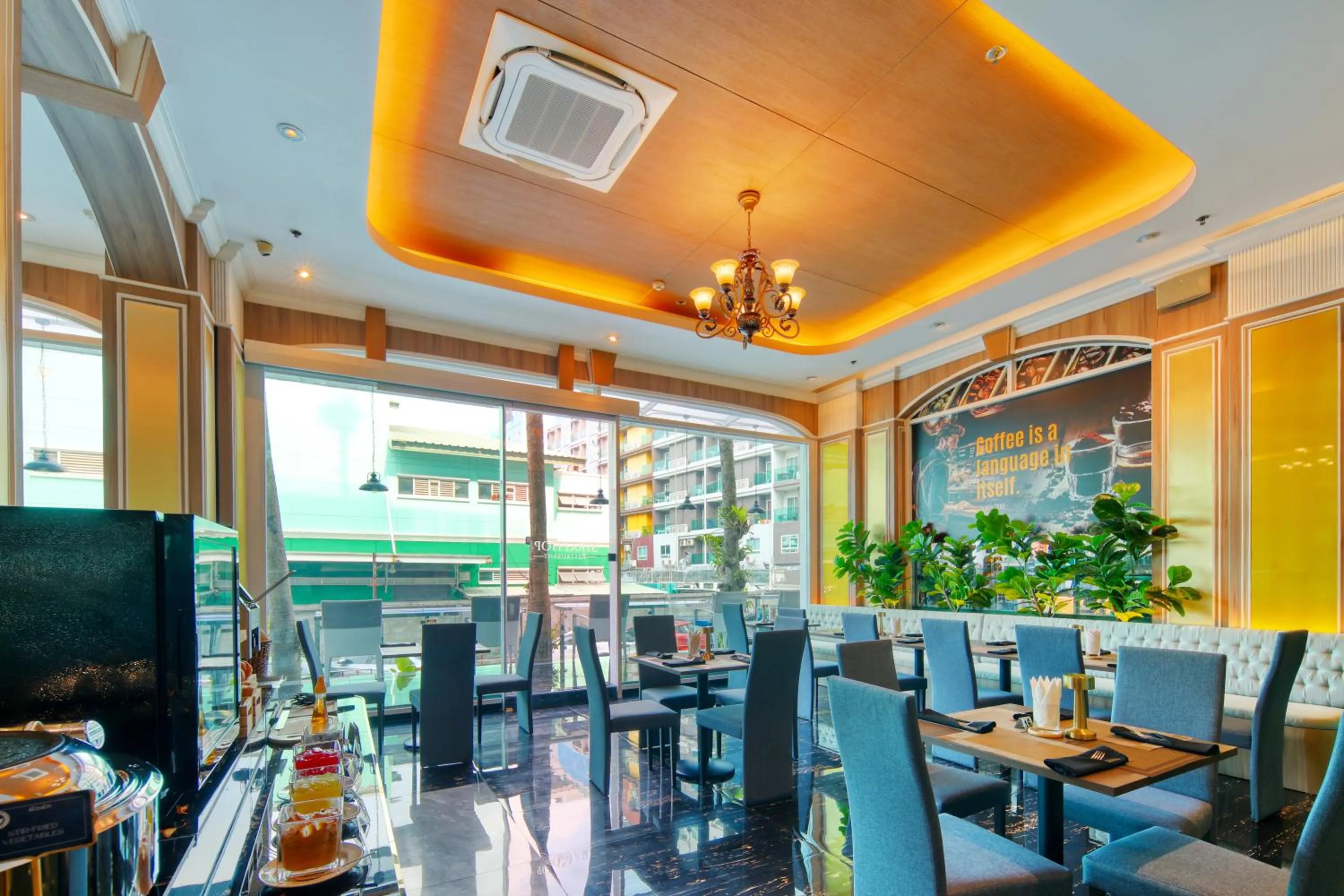 Restaurant/places to eat in Sira Grande Hotel & Spa, Patong