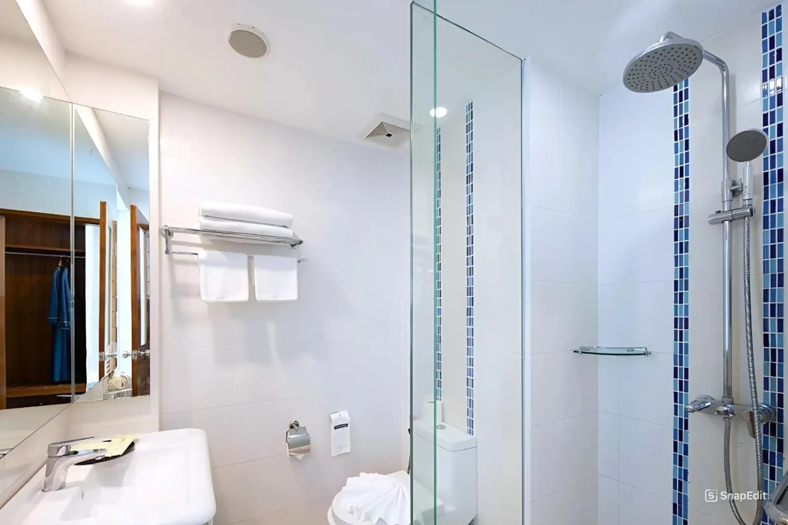 Shower in Sira Grande Hotel & Spa, Patong