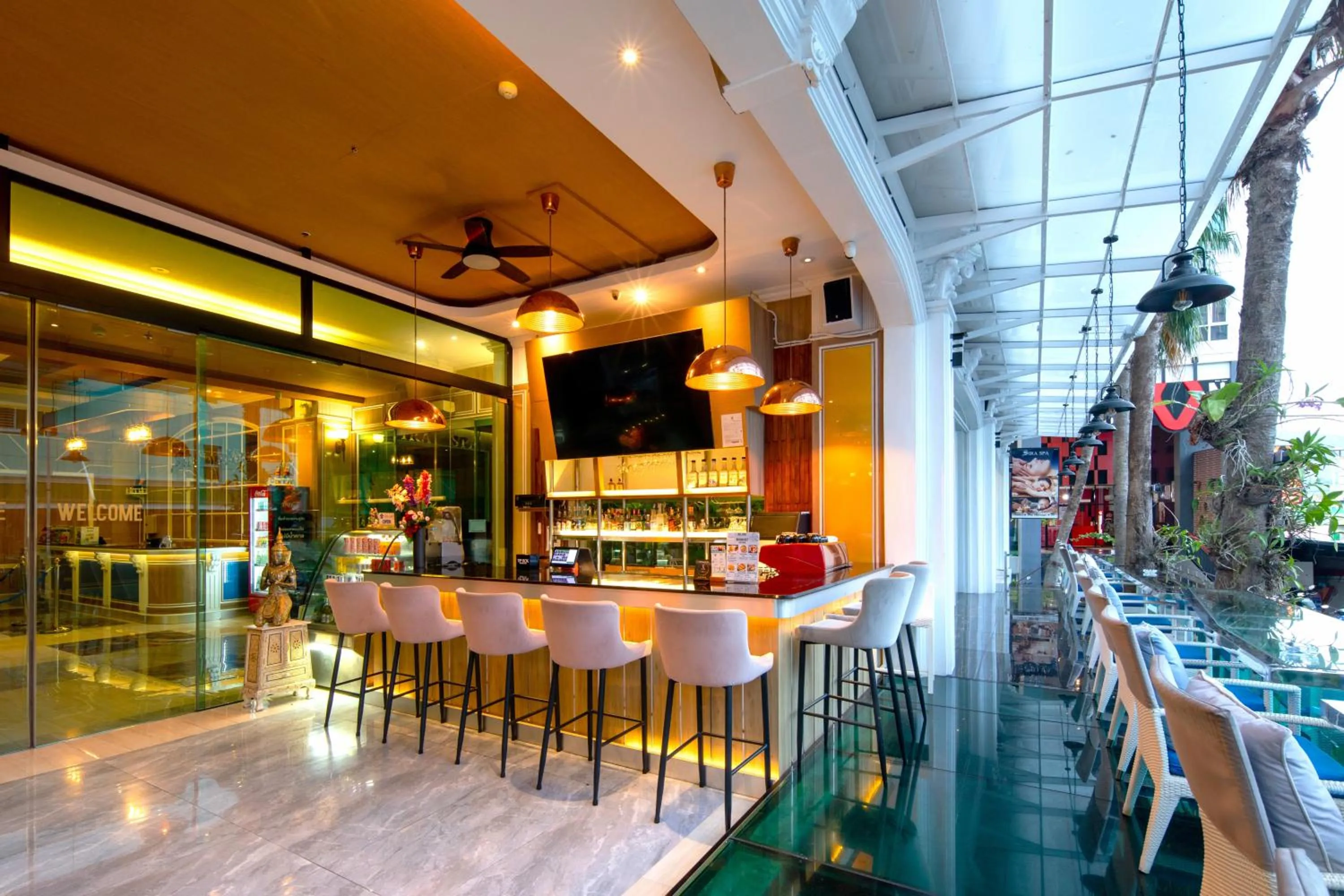 Restaurant/places to eat in Sira Grande Hotel & Spa, Patong
