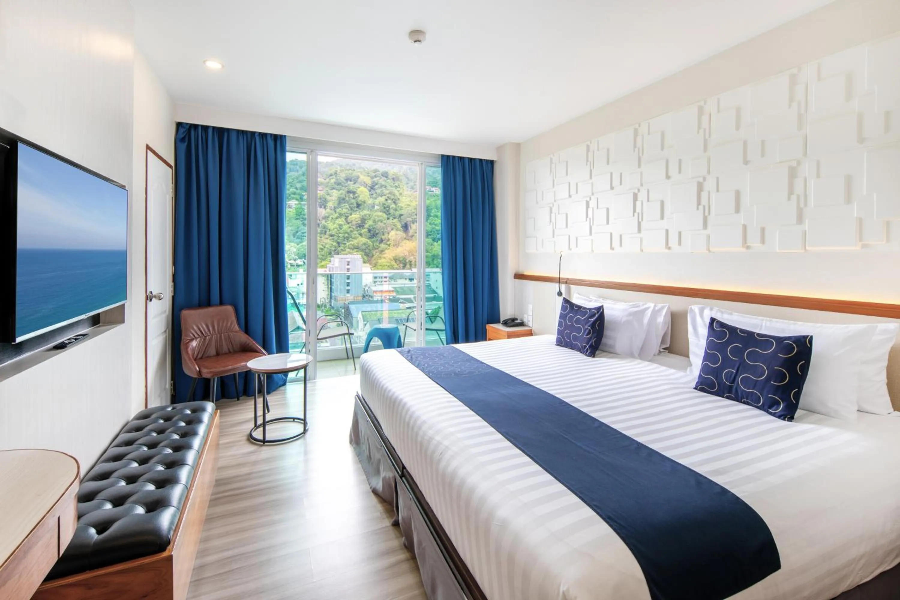 Bed in Sira Grande Hotel & Spa, Patong