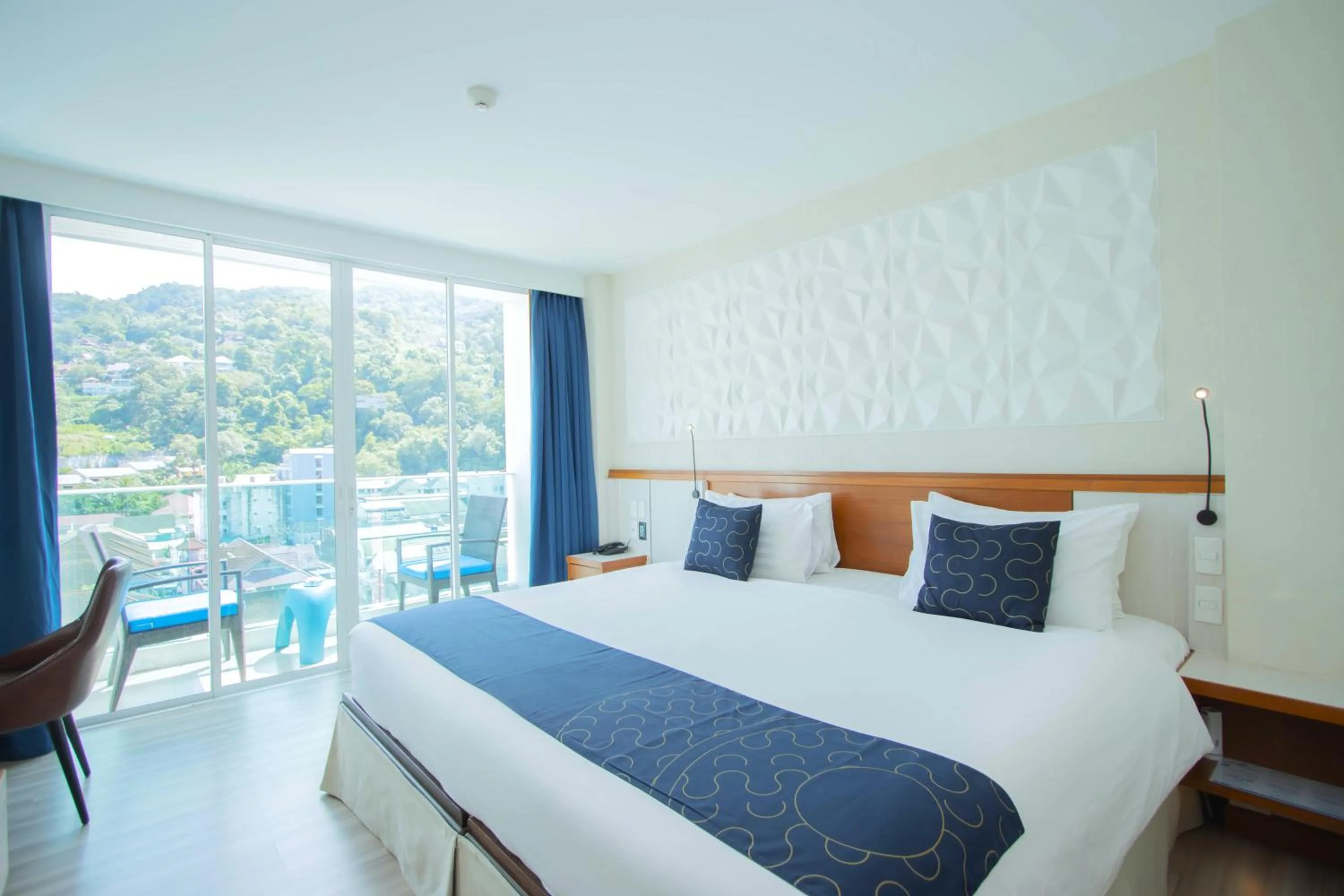 Bed in Sira Grande Hotel & Spa, Patong