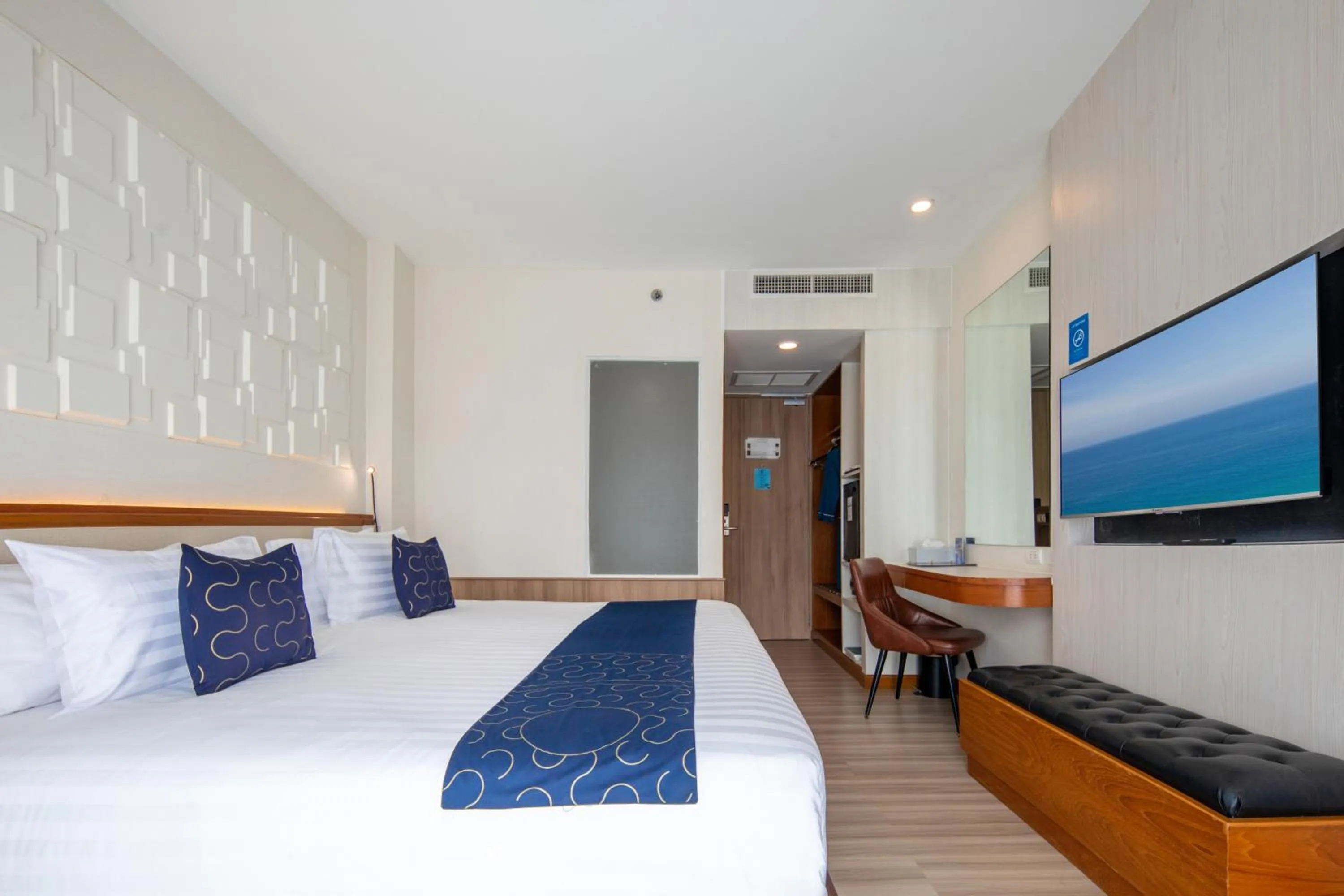 Bed in Sira Grande Hotel & Spa, Patong
