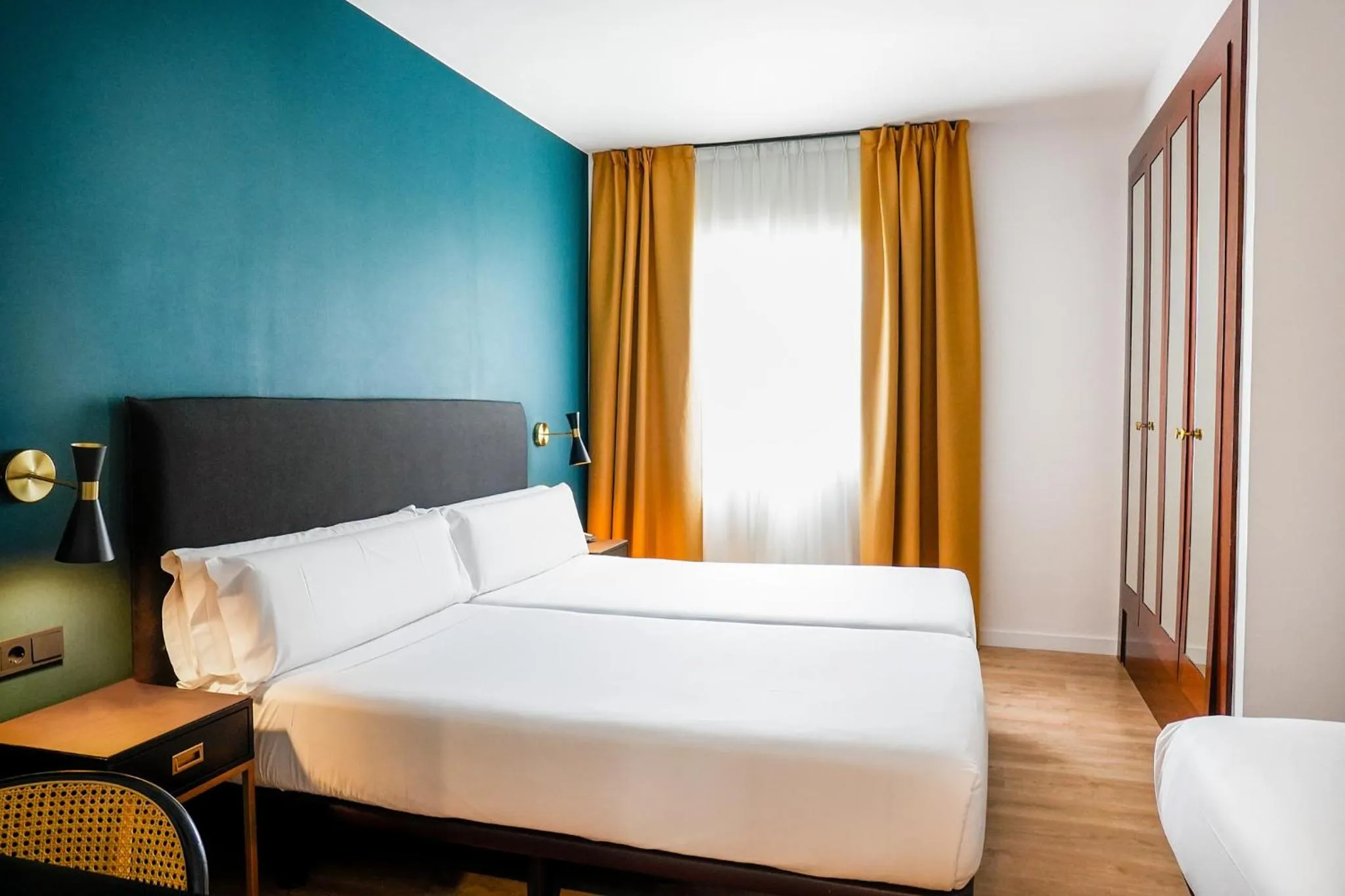 Photo of the whole room, Bed in Arenas Atiram Hotel