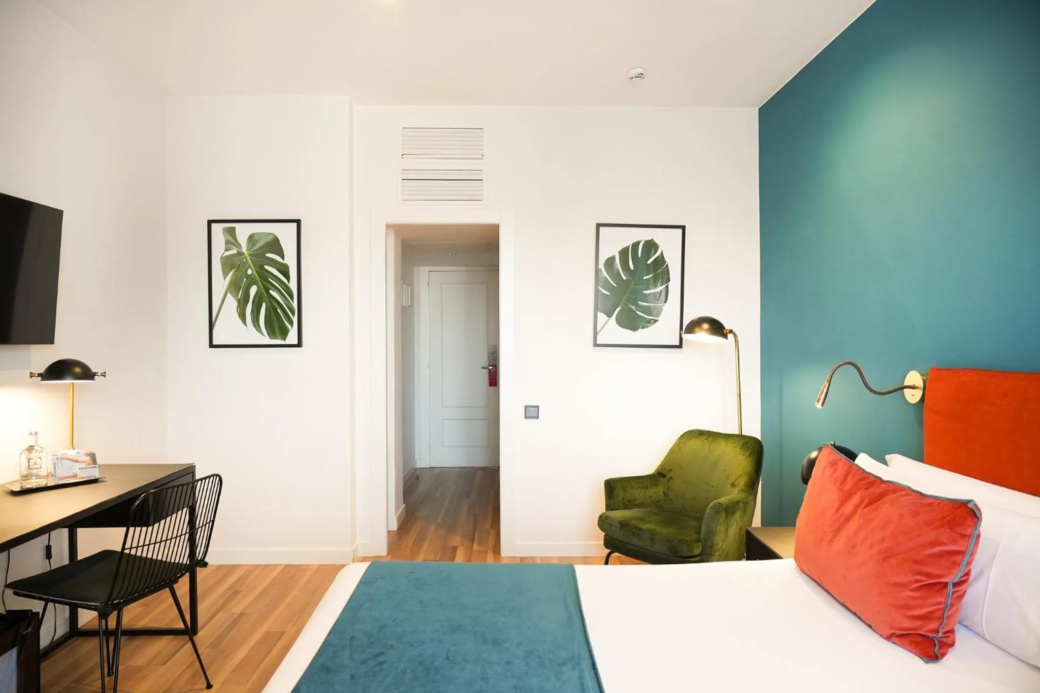 Photo of the whole room, Bed in Arenas Atiram Hotel