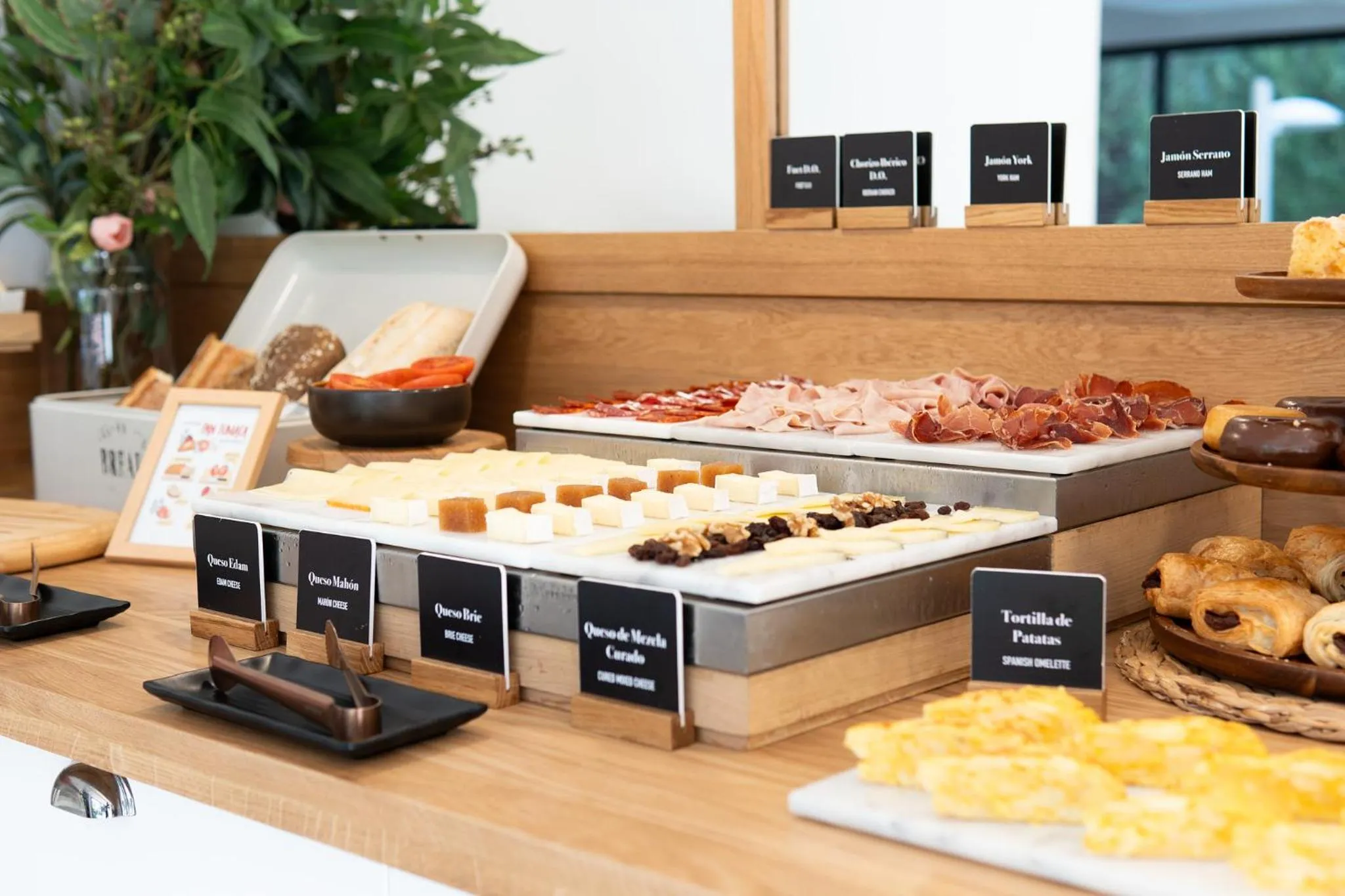 Breakfast in Arenas Atiram Hotel