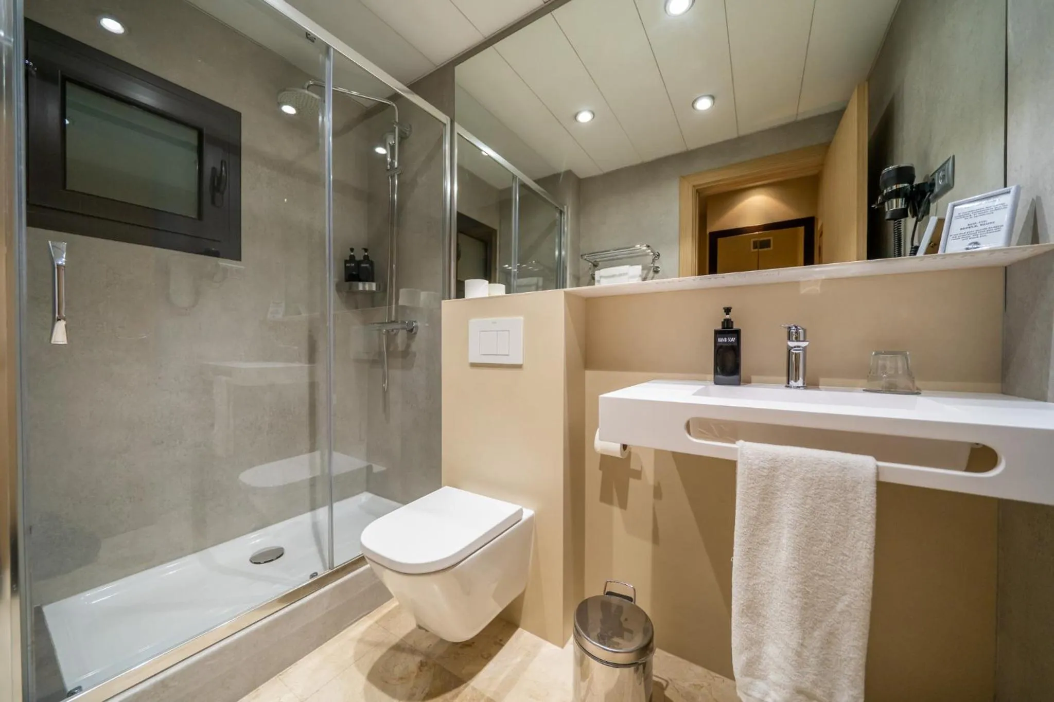 Bathroom in Hotel Constanza