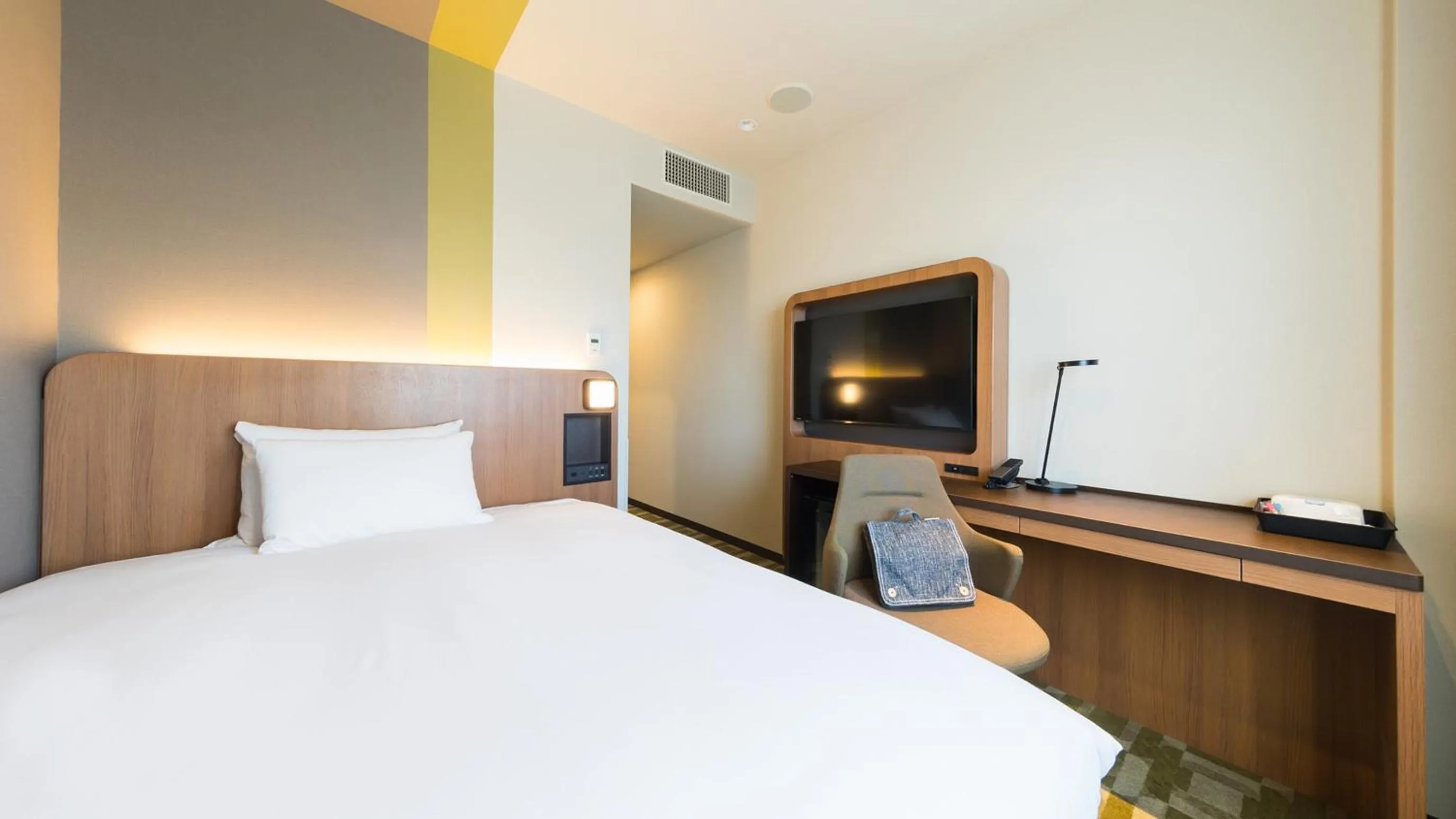 Bed in JR-East Hotel Mets Akabane