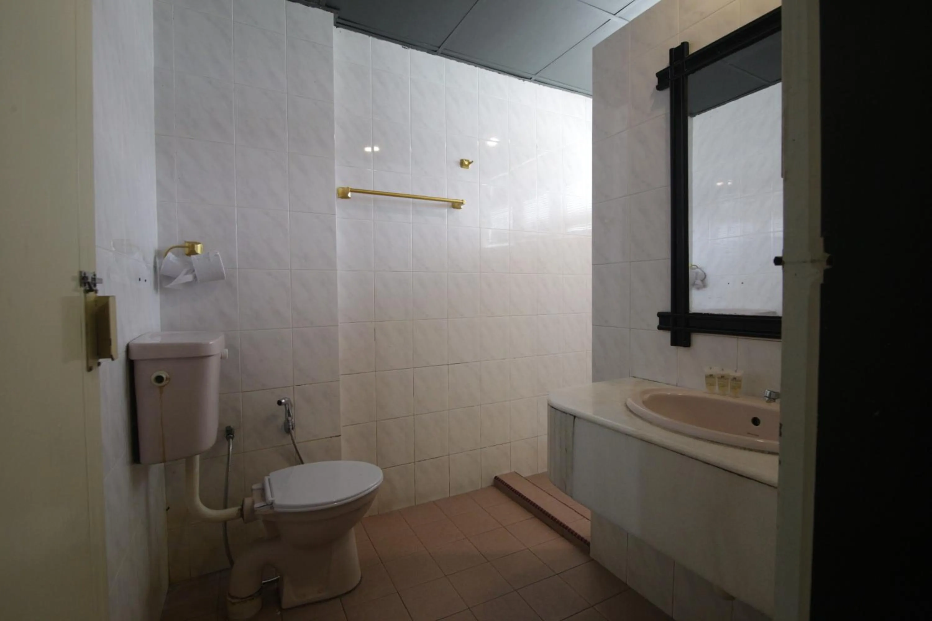 Shower in G CITY HOTEL