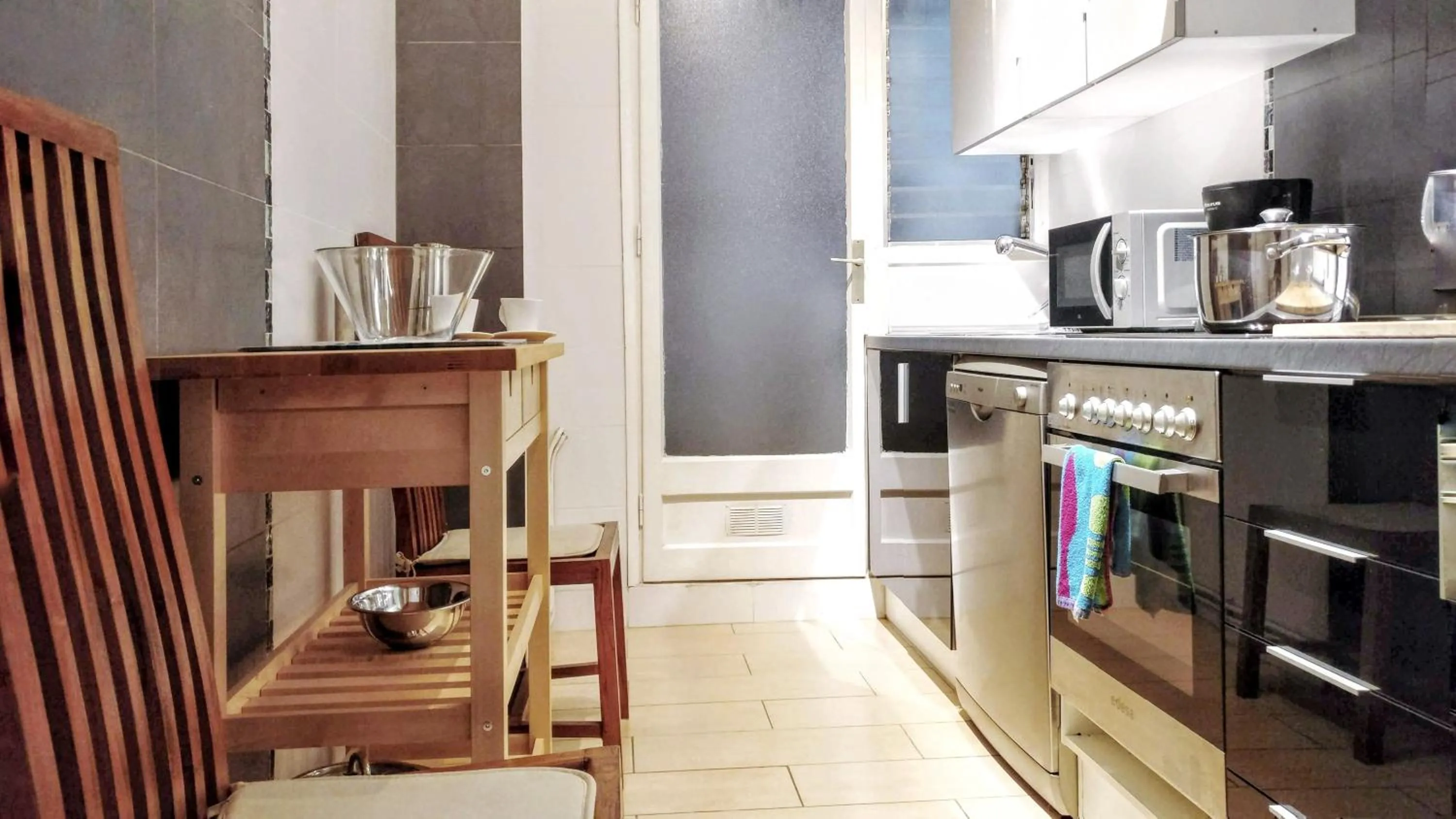 Coffee/tea facilities in BizFlats Garden House