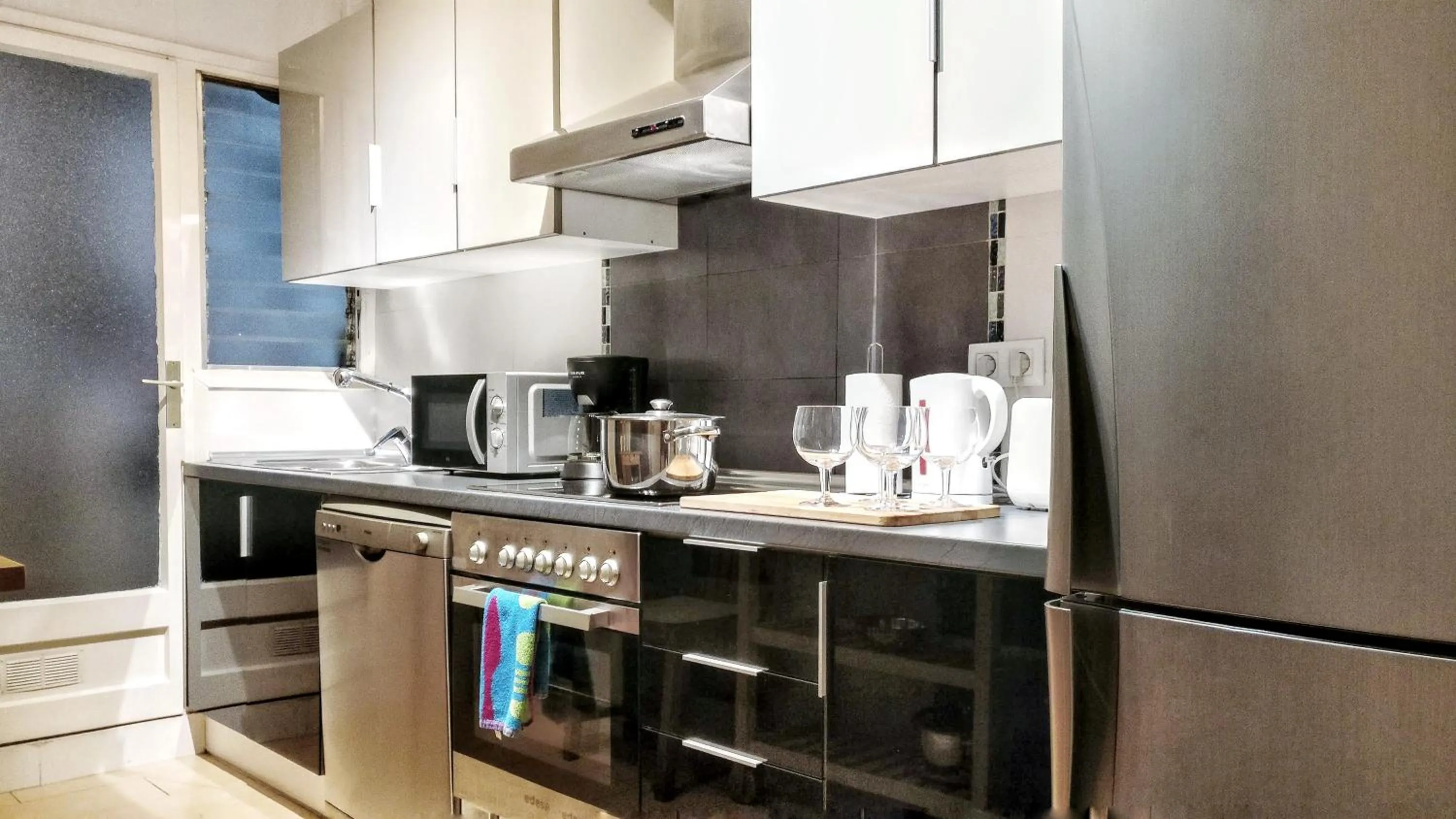 Coffee/tea facilities in BizFlats Garden House