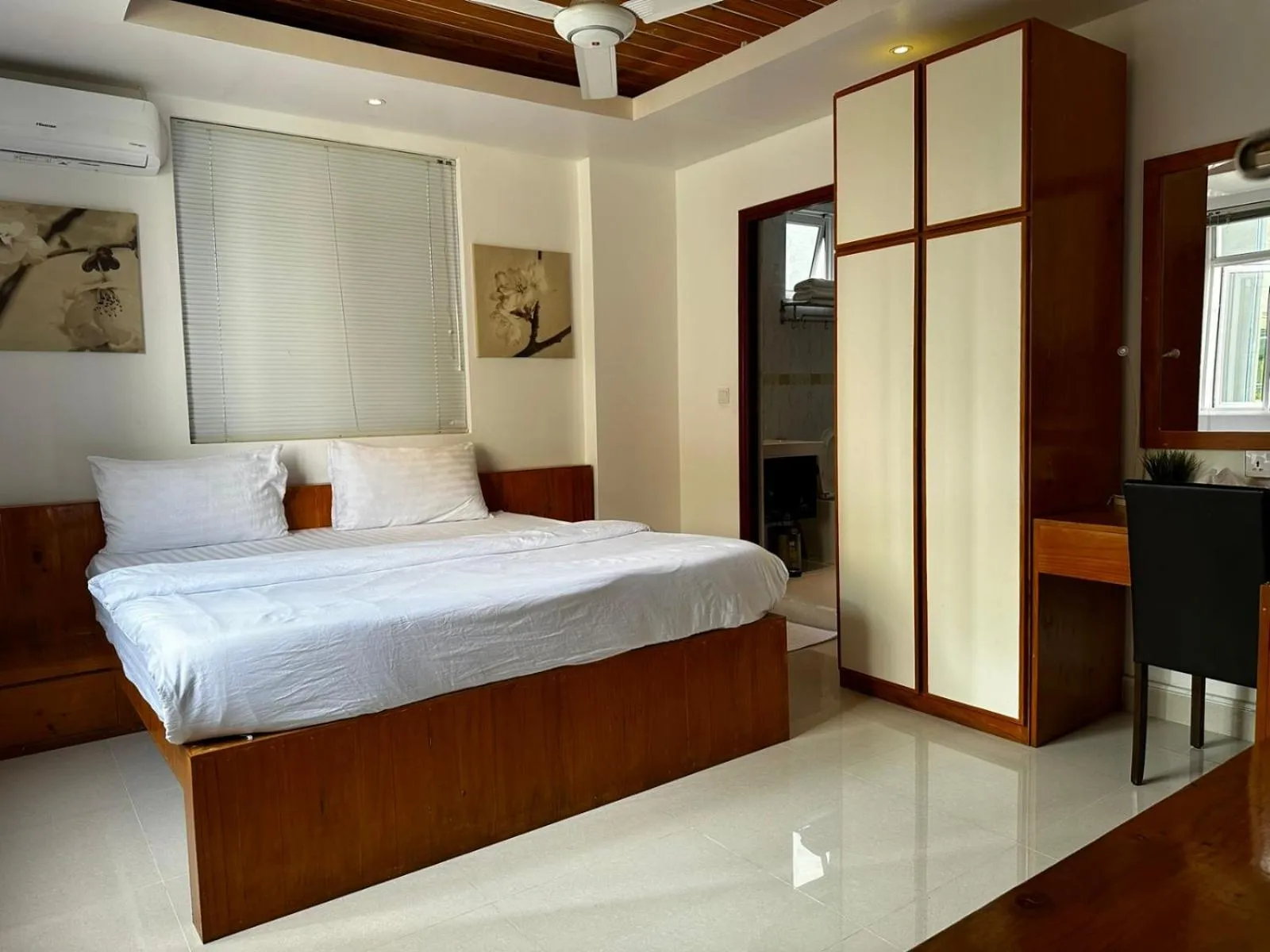 Bed in PINE LODGE MALDIVES