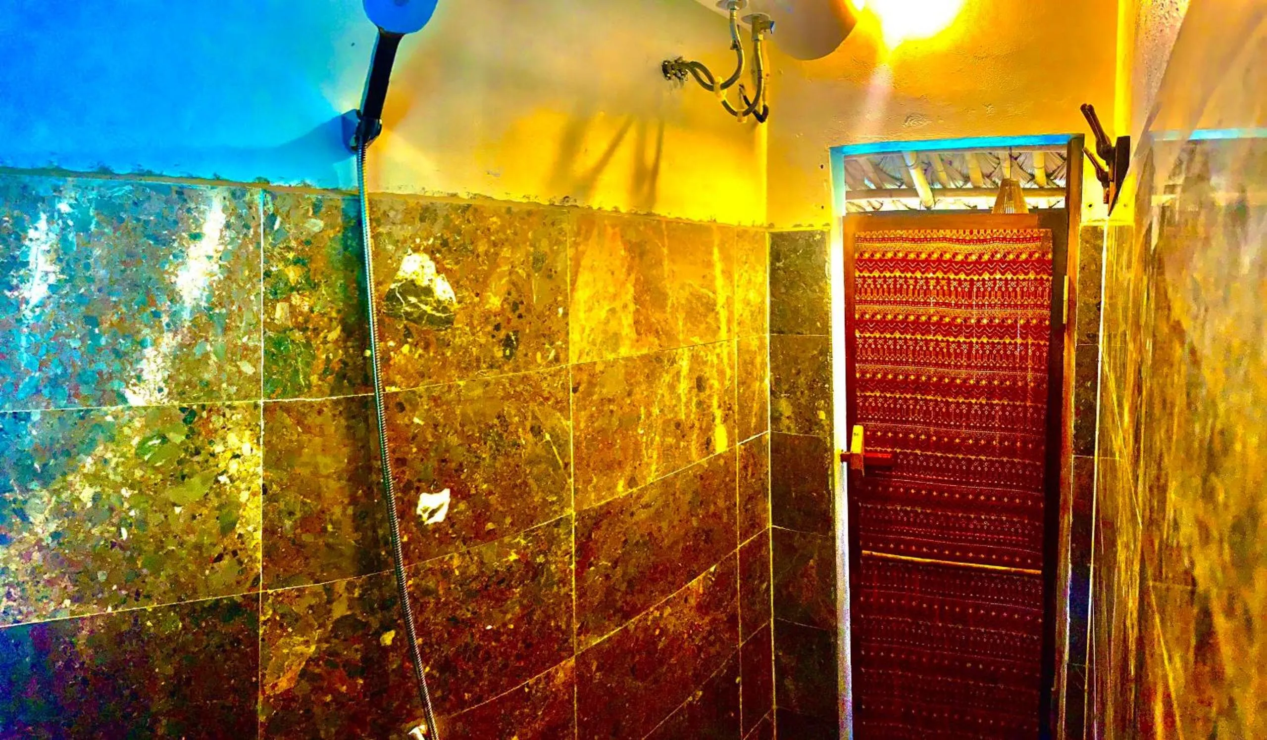 Shower in Ta Xua Ecolodge