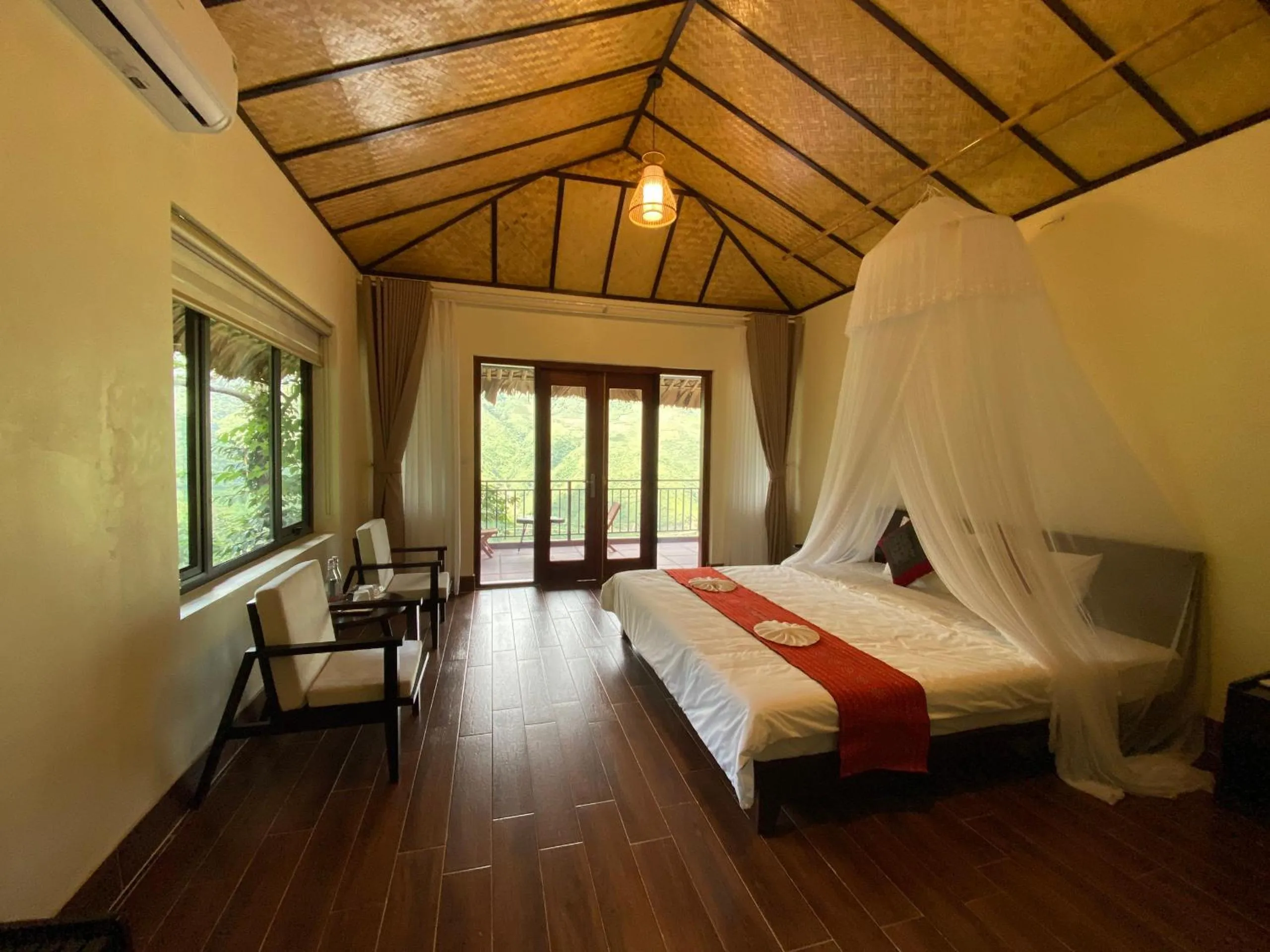 Bed in Ta Xua Ecolodge